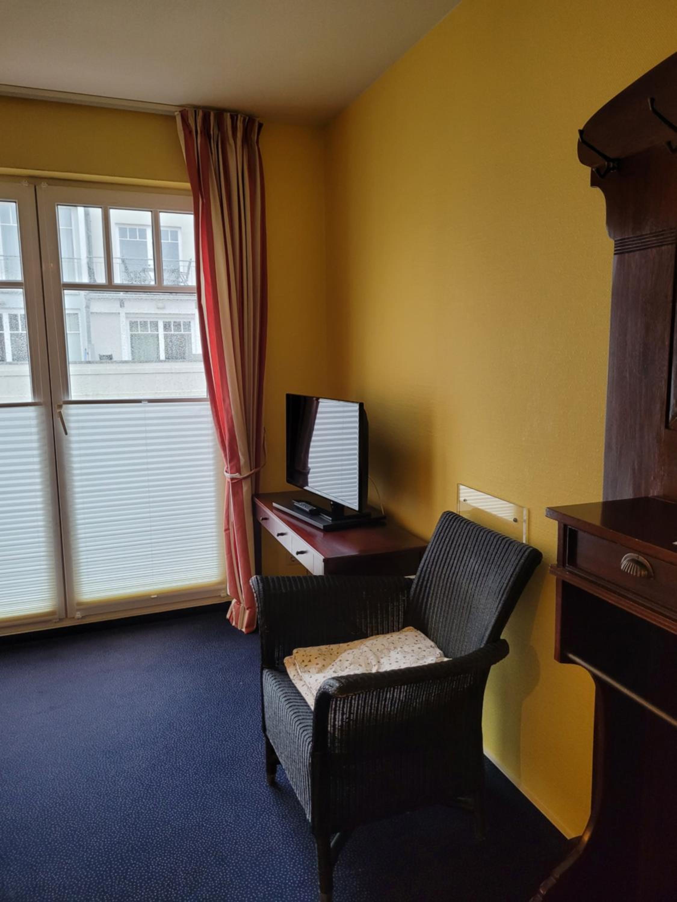 One-Bedroom Apartment with Balcony