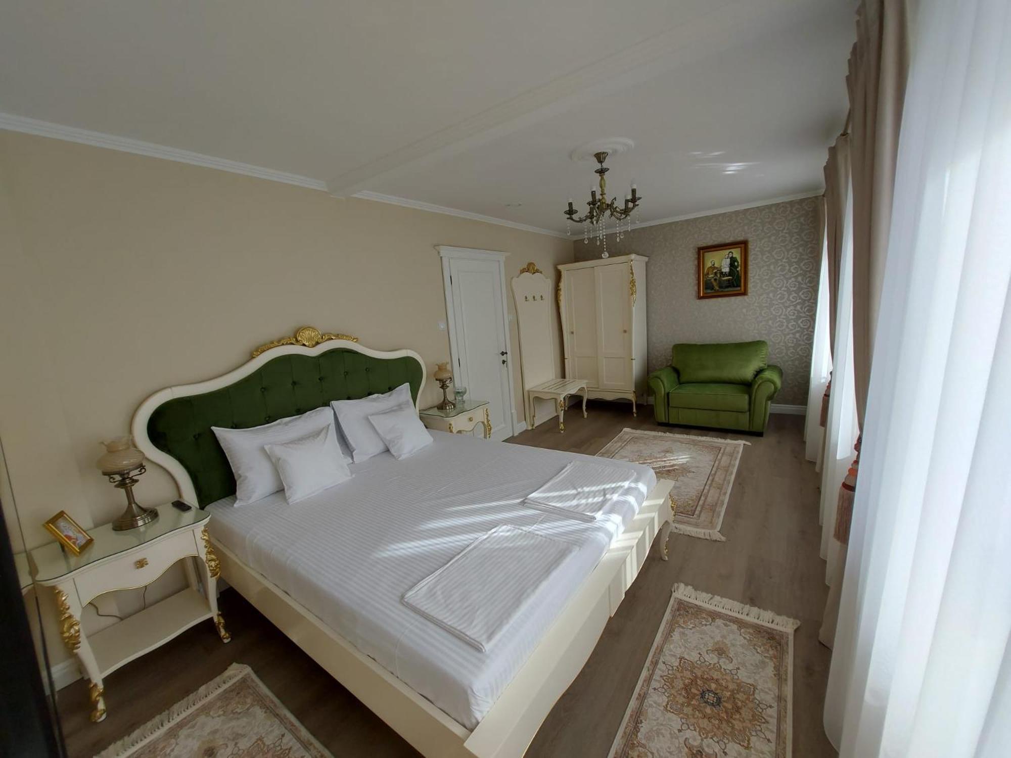 Deluxe Double Room with Extra Bed photo 1
