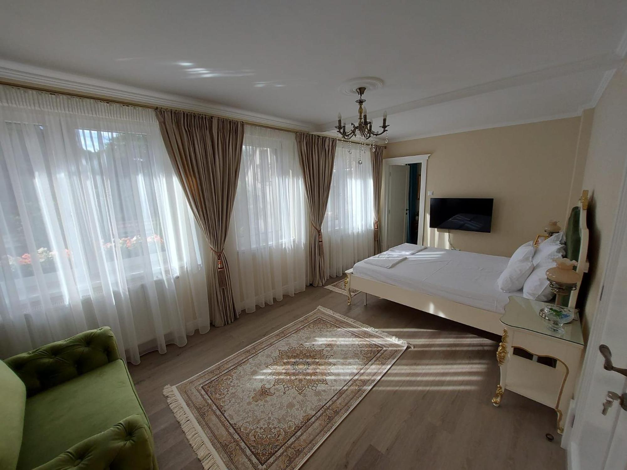 Deluxe Double Room with Extra Bed photo 2