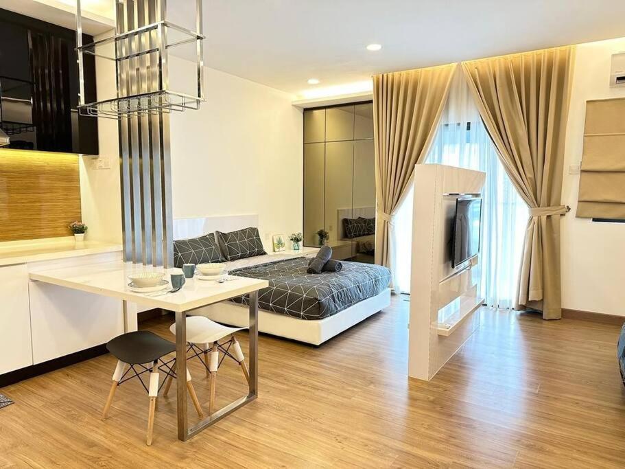 One-Bedroom Apartment photo 1