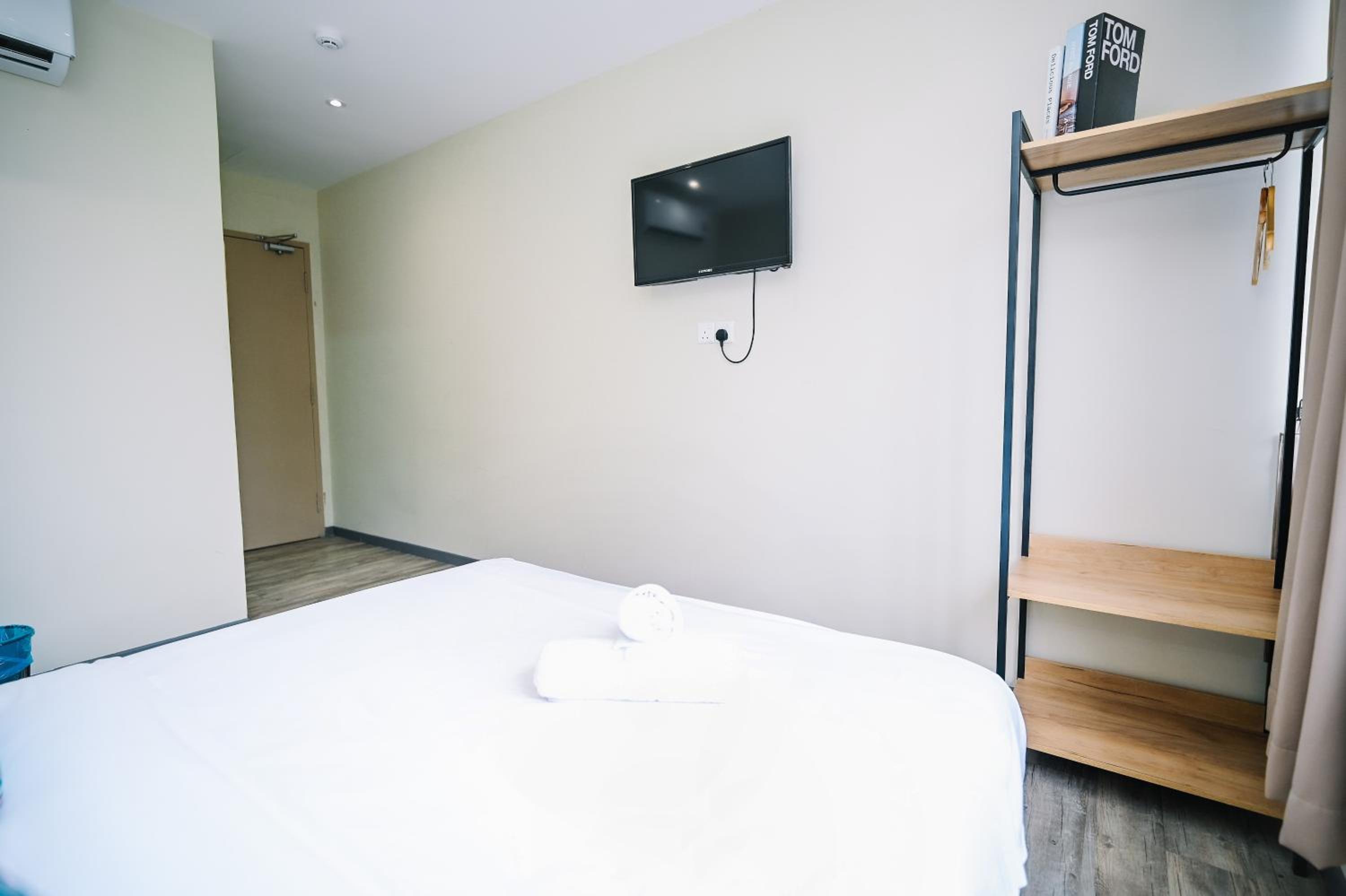 Deluxe Queen Room - Photo 2