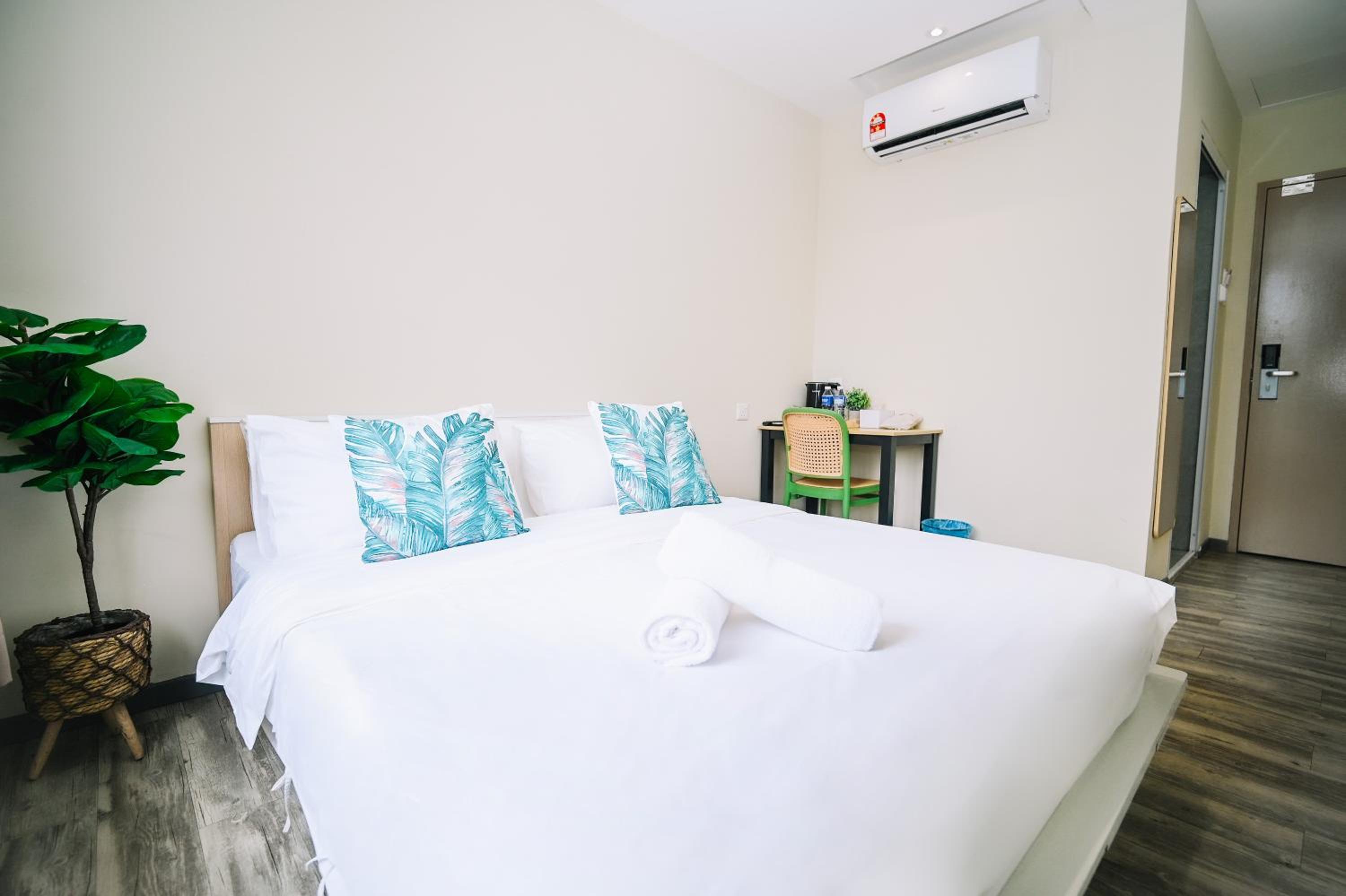 Deluxe Queen Room - Photo 4