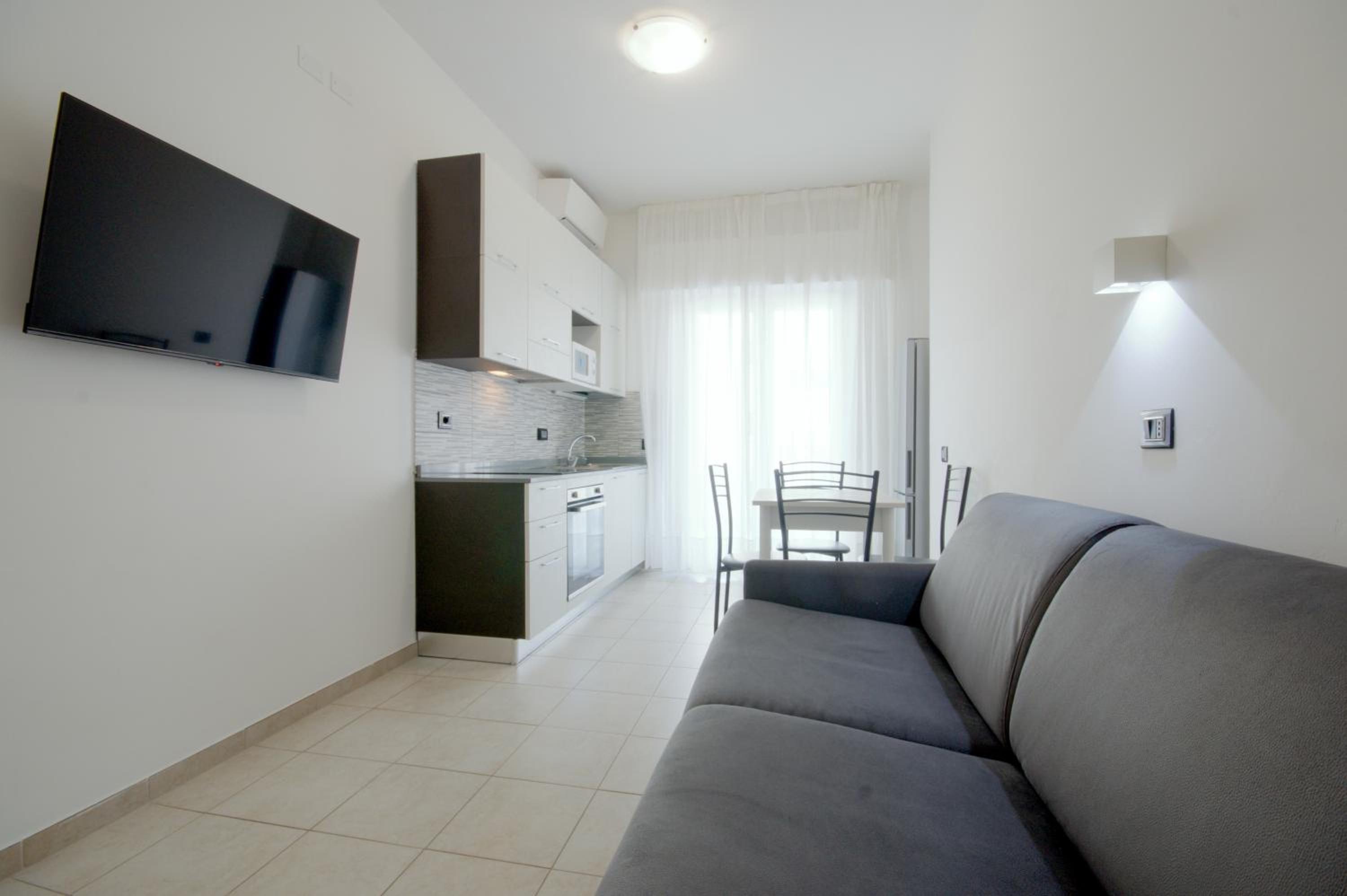 One-Bedroom Apartment photo 1