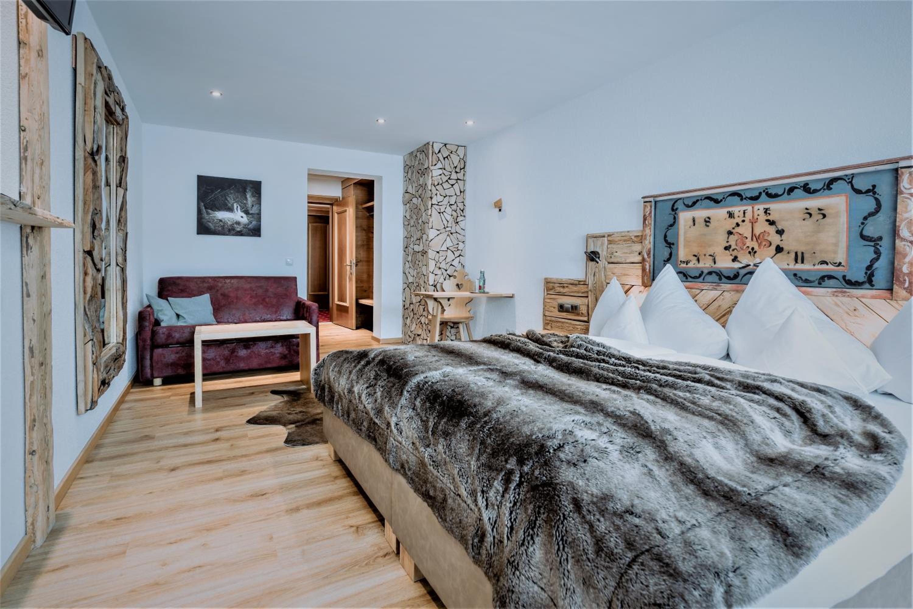 Deluxe Double Room with Balcony photo 2