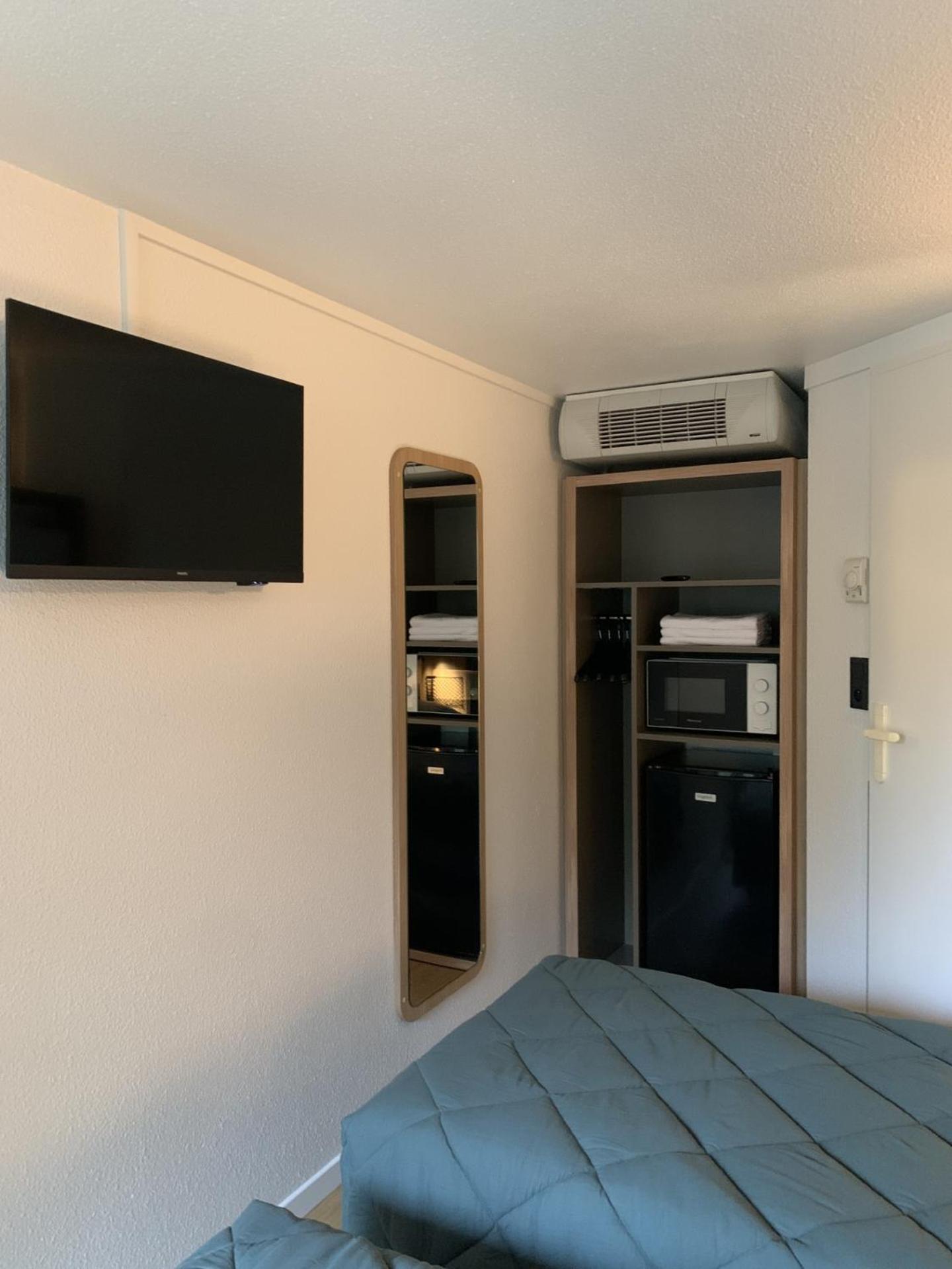 Standard Room - 3 Single Beds photo 3