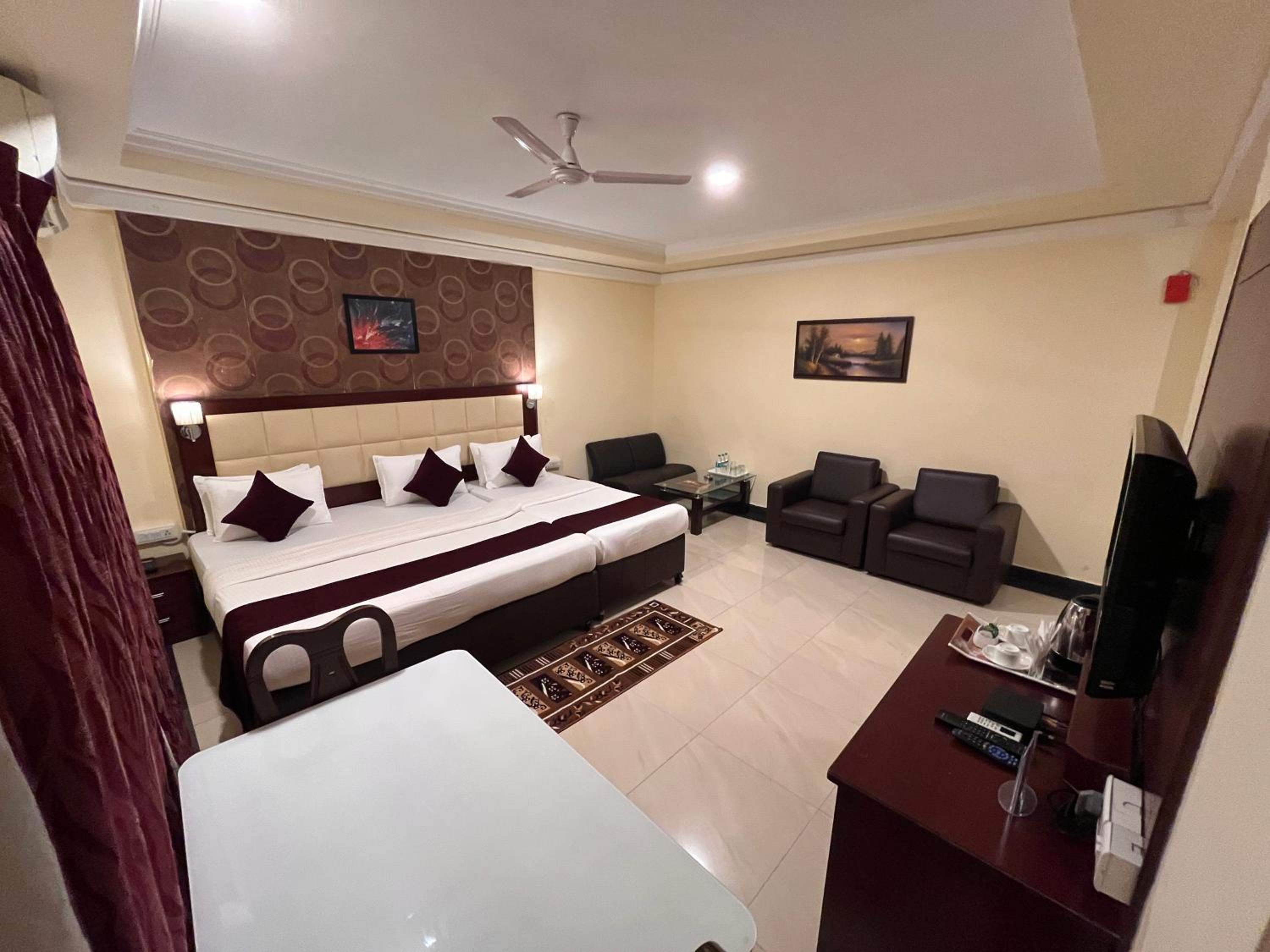 Deluxe Triple Room photo 2