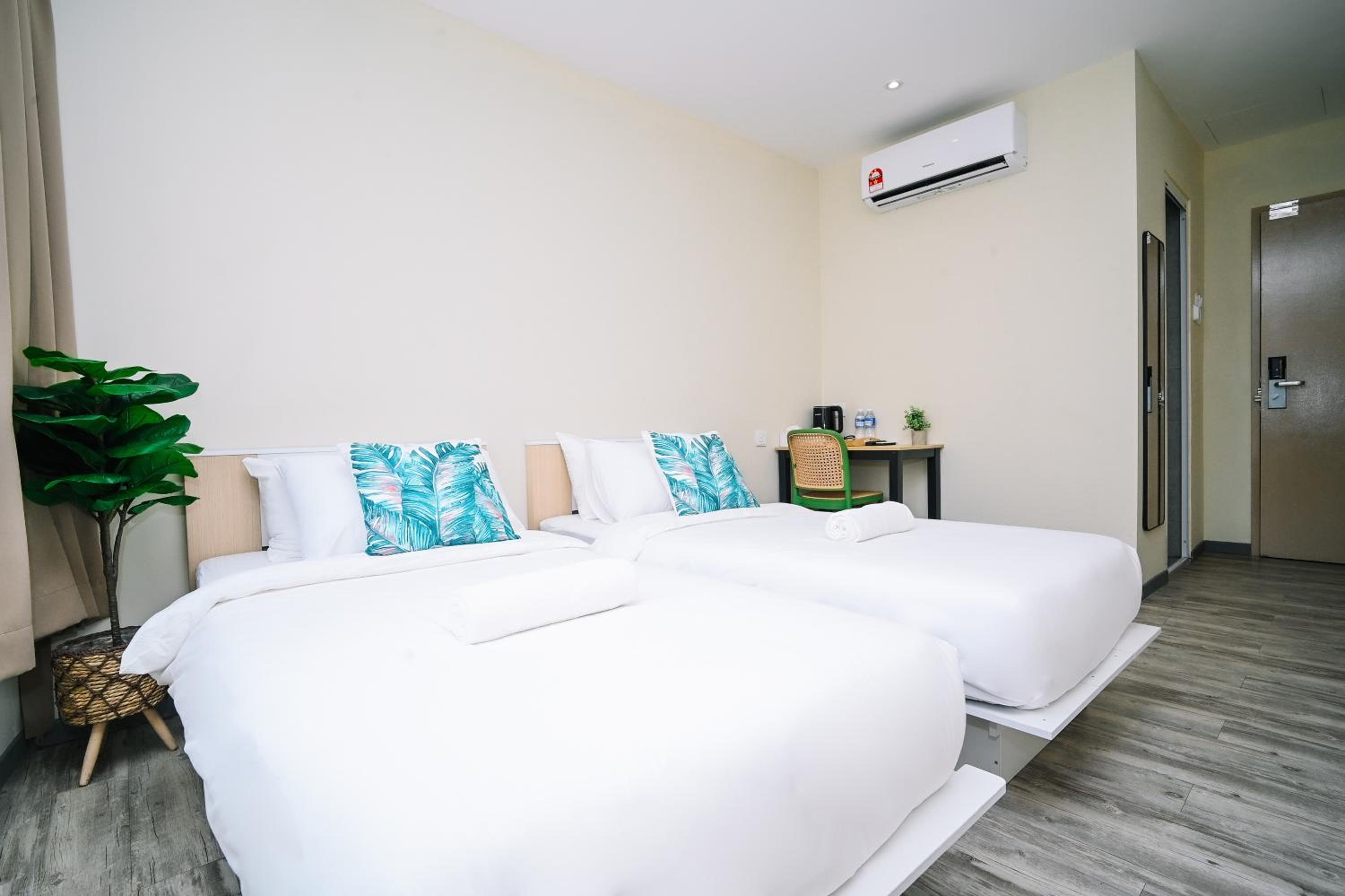 Deluxe Twin Room - Photo 2