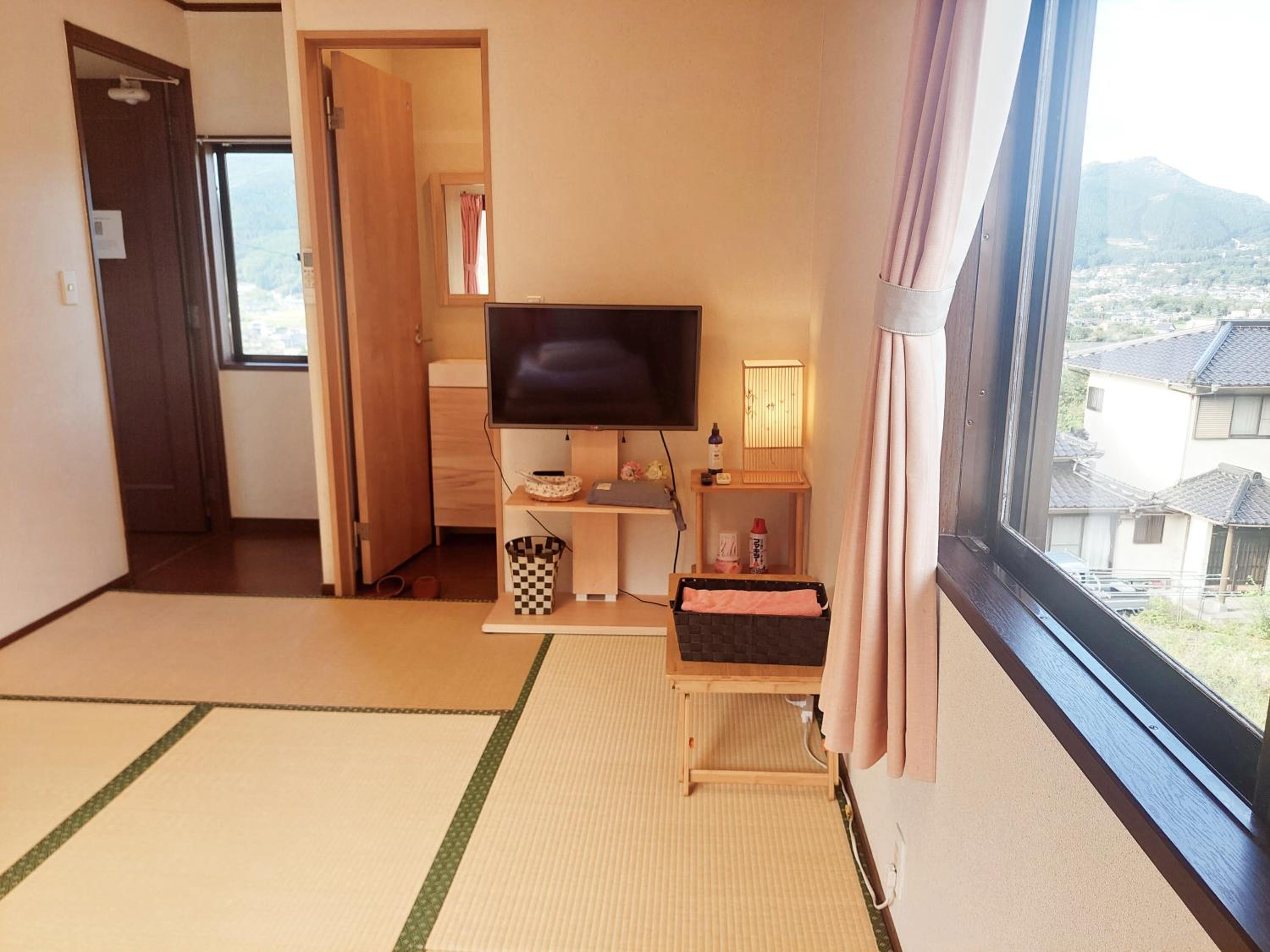 Double or Twin Room with Mountain View - Photo 1