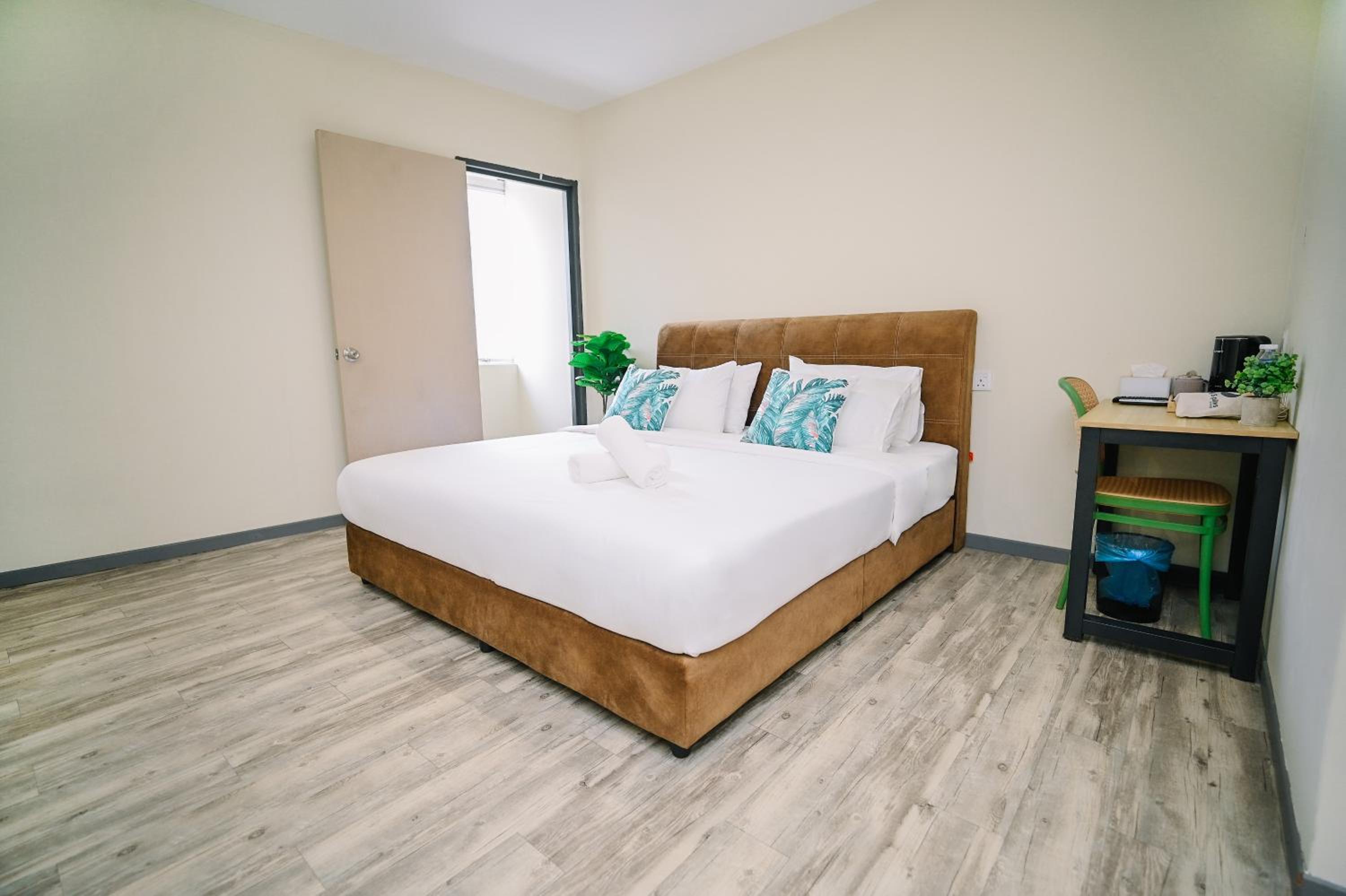 Deluxe King Room - Photo 1