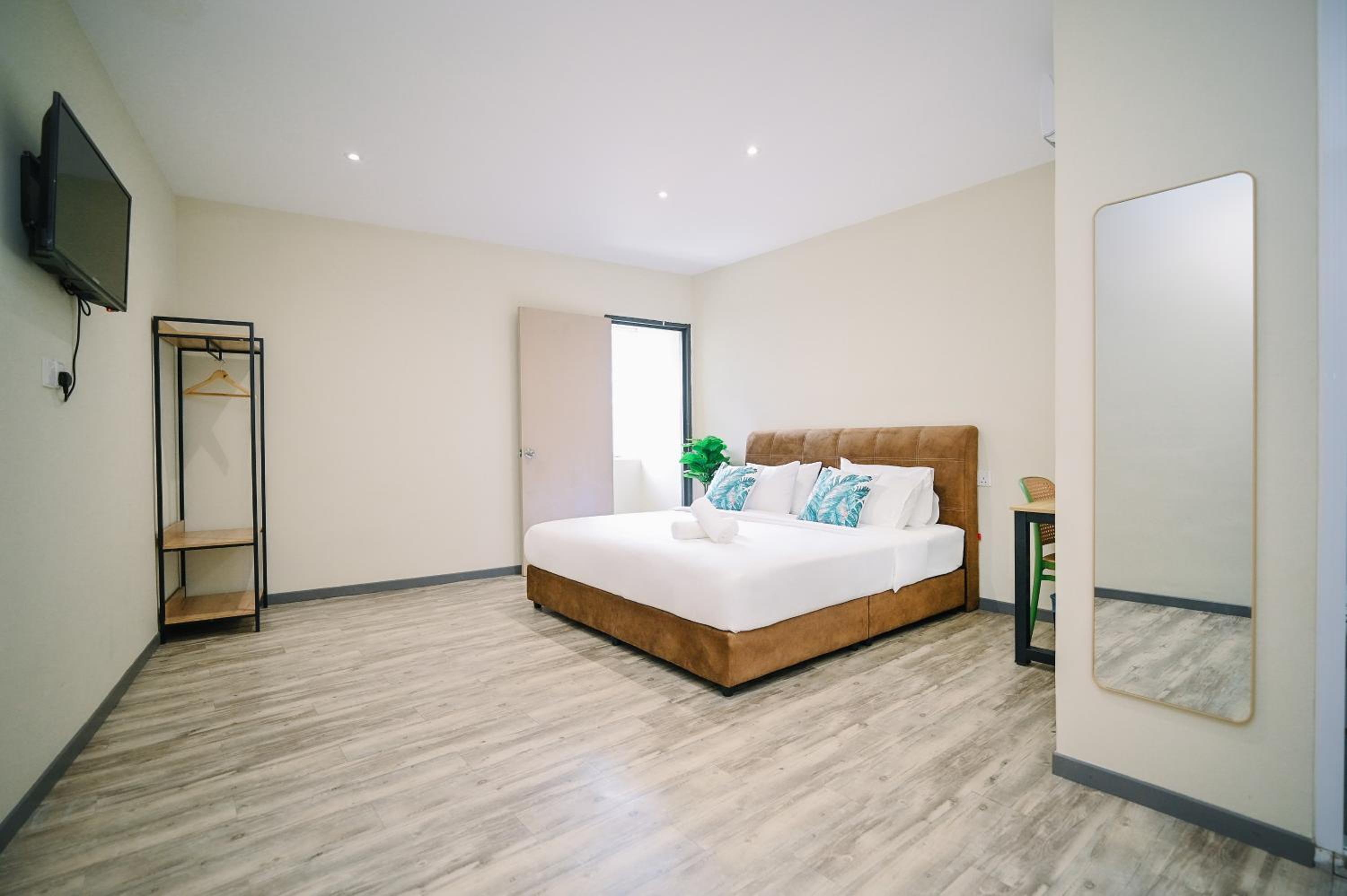 Deluxe King Room - Photo 2
