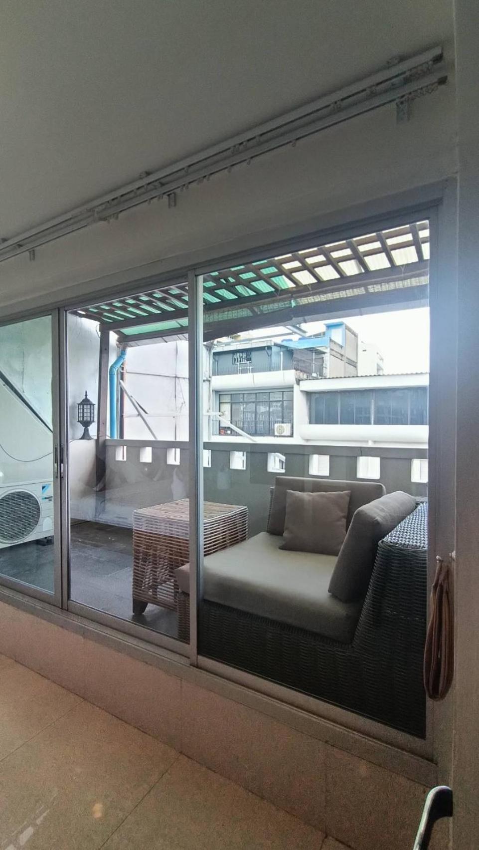 Studio with Balcony photo 3