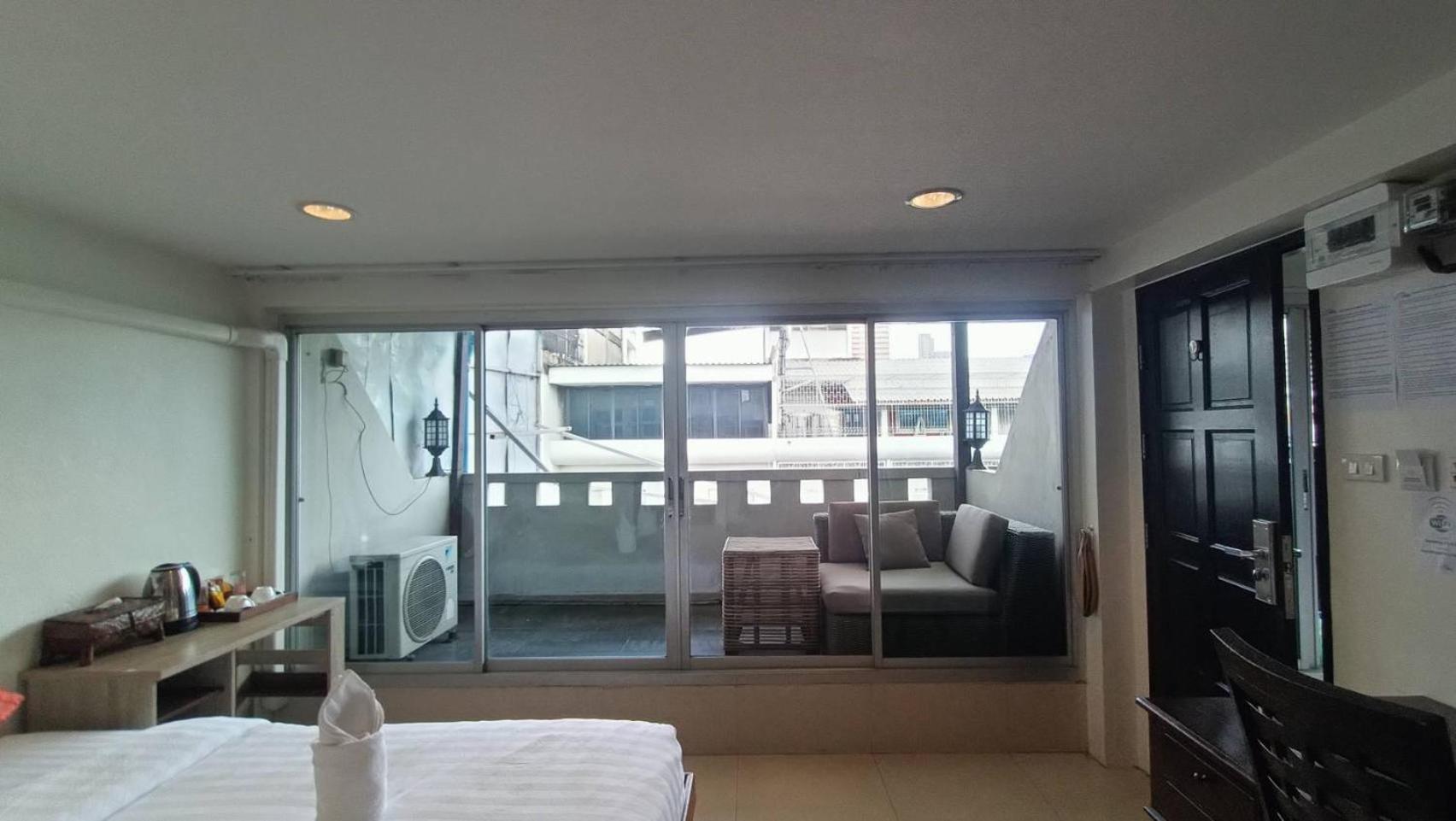 Studio with Balcony photo 1