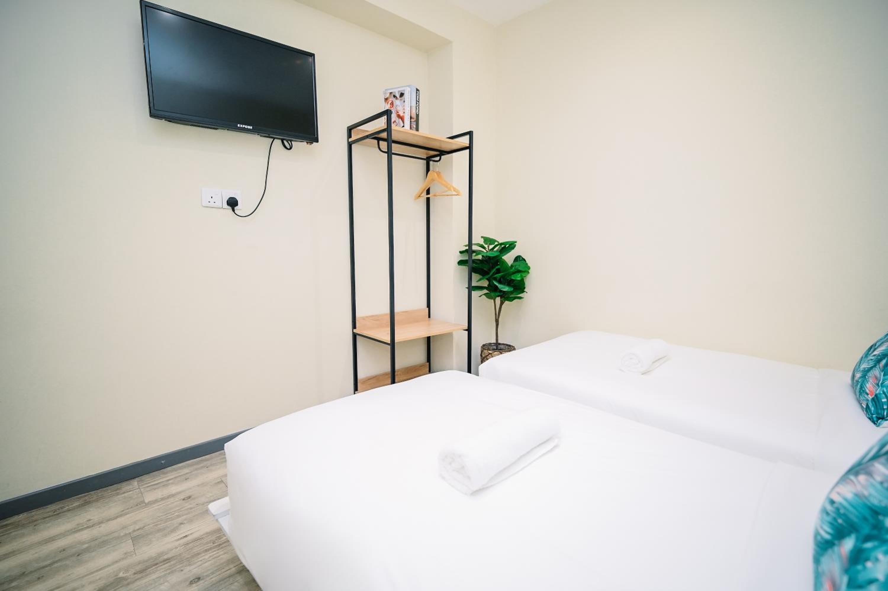 Standard Twin Room - Photo 4