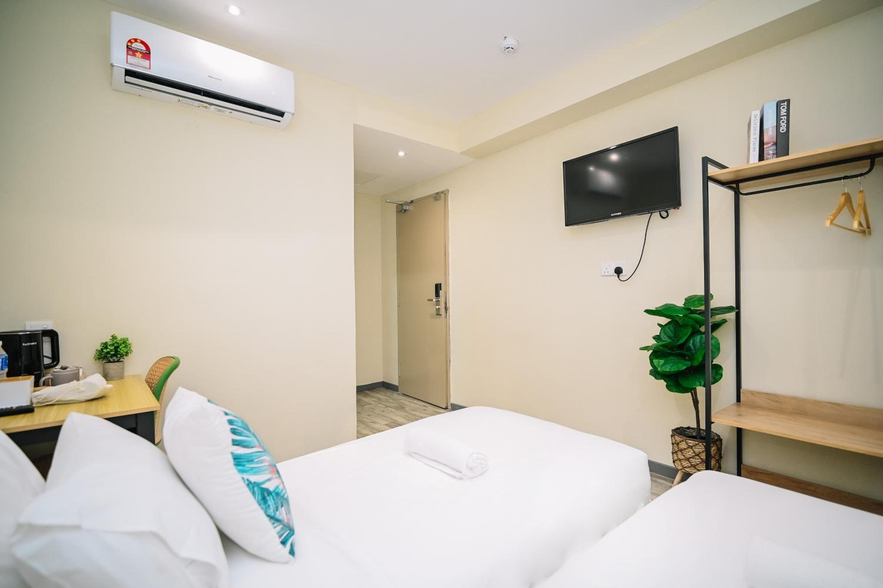 Standard Twin Room - Photo 3