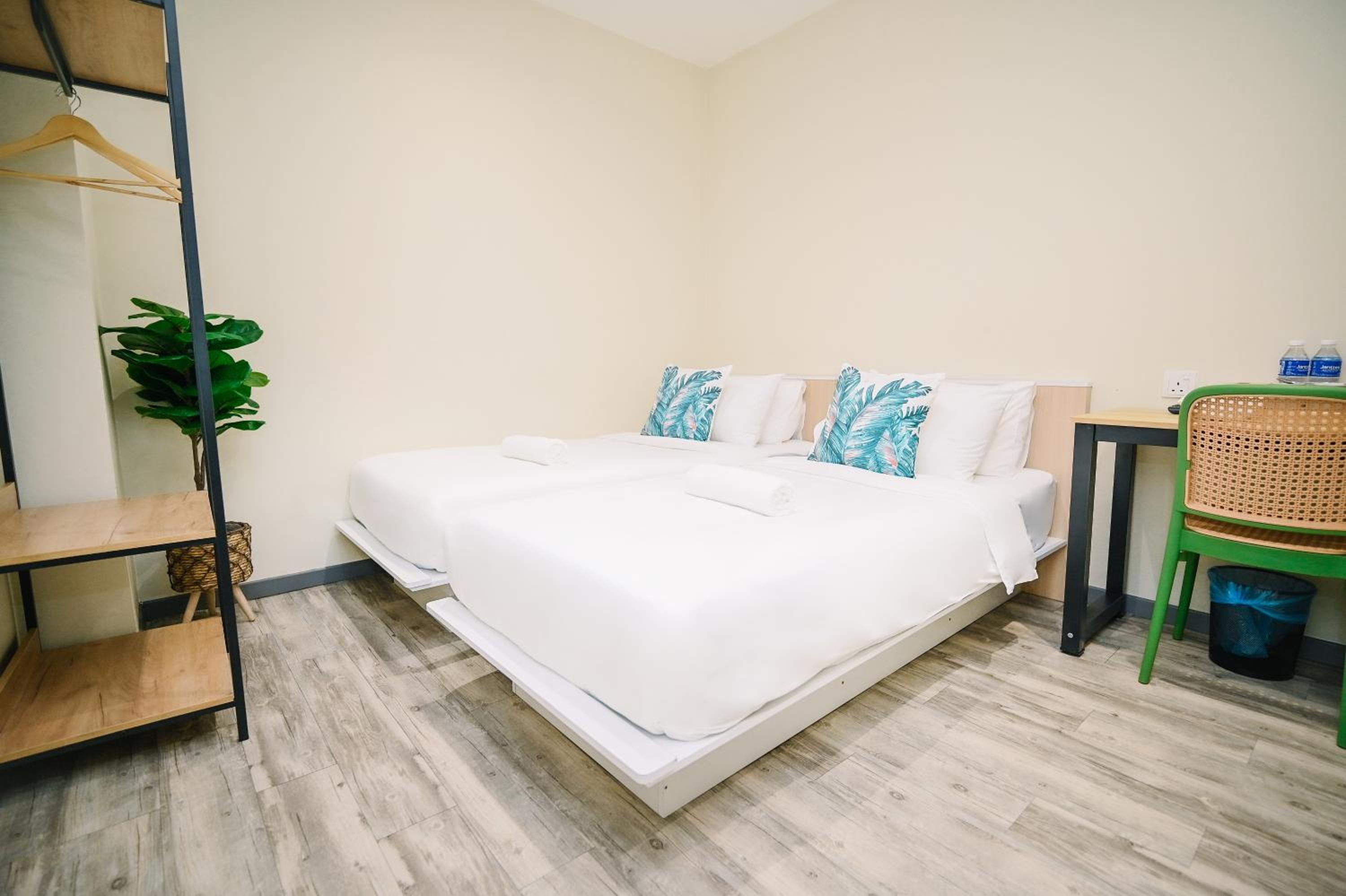 Standard Twin Room - Photo 1