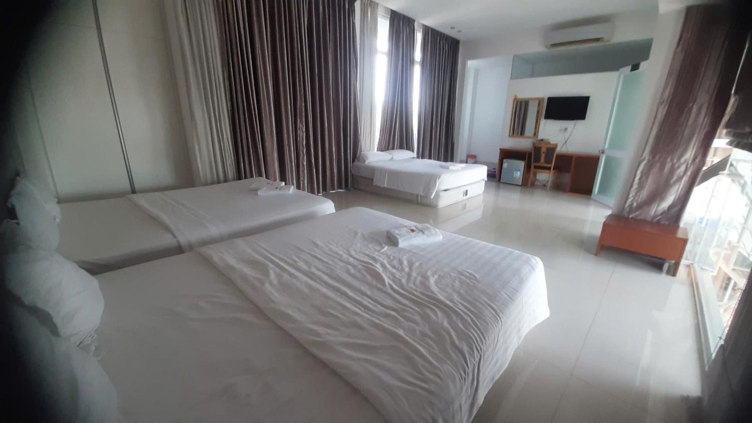 Family Suite with Balcony photo 2