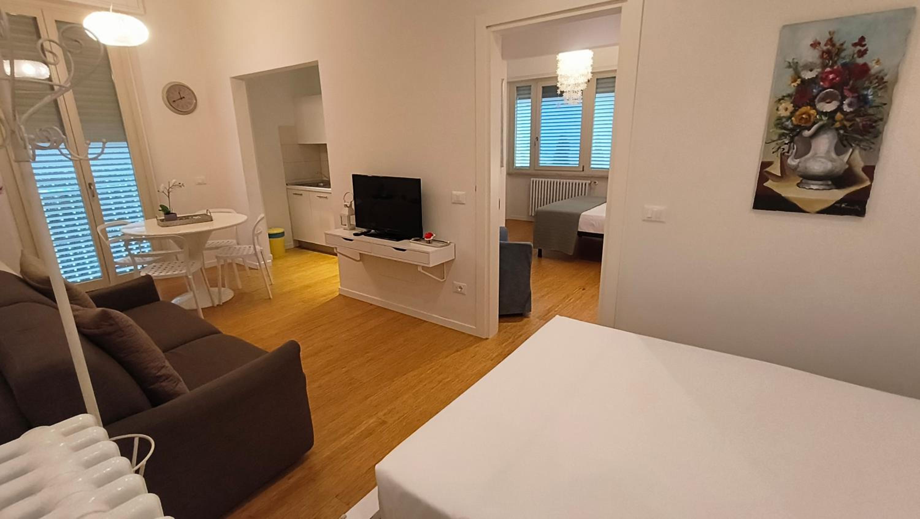 One-Bedroom Apartment photo 2