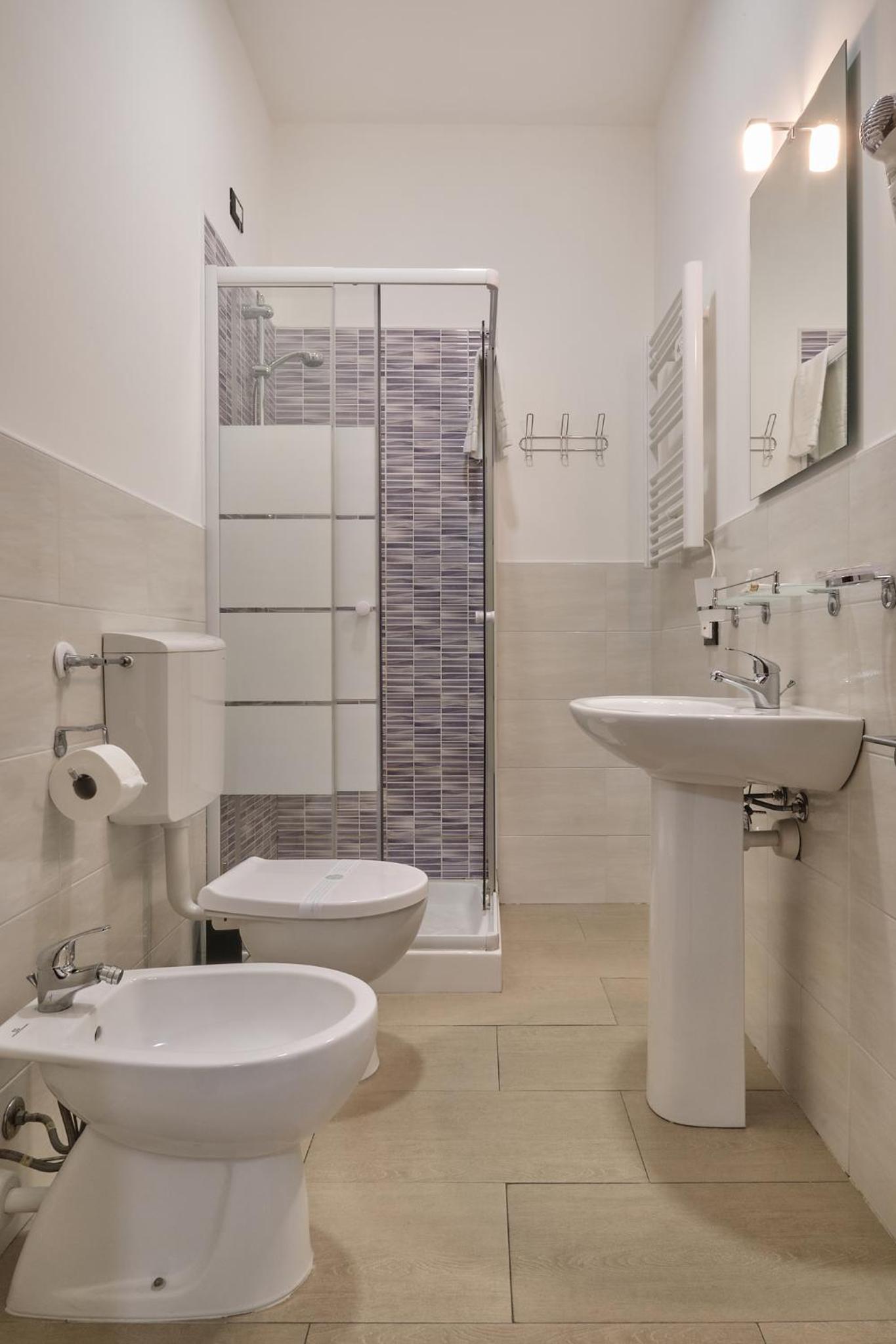 Triple Room with Private Bathroom - Photo 2