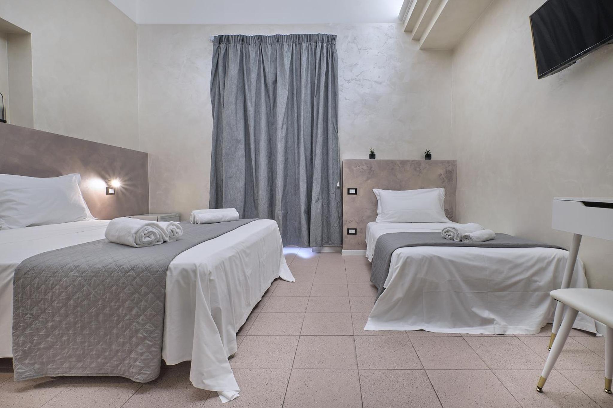 Triple Room with Private Bathroom - Photo 1