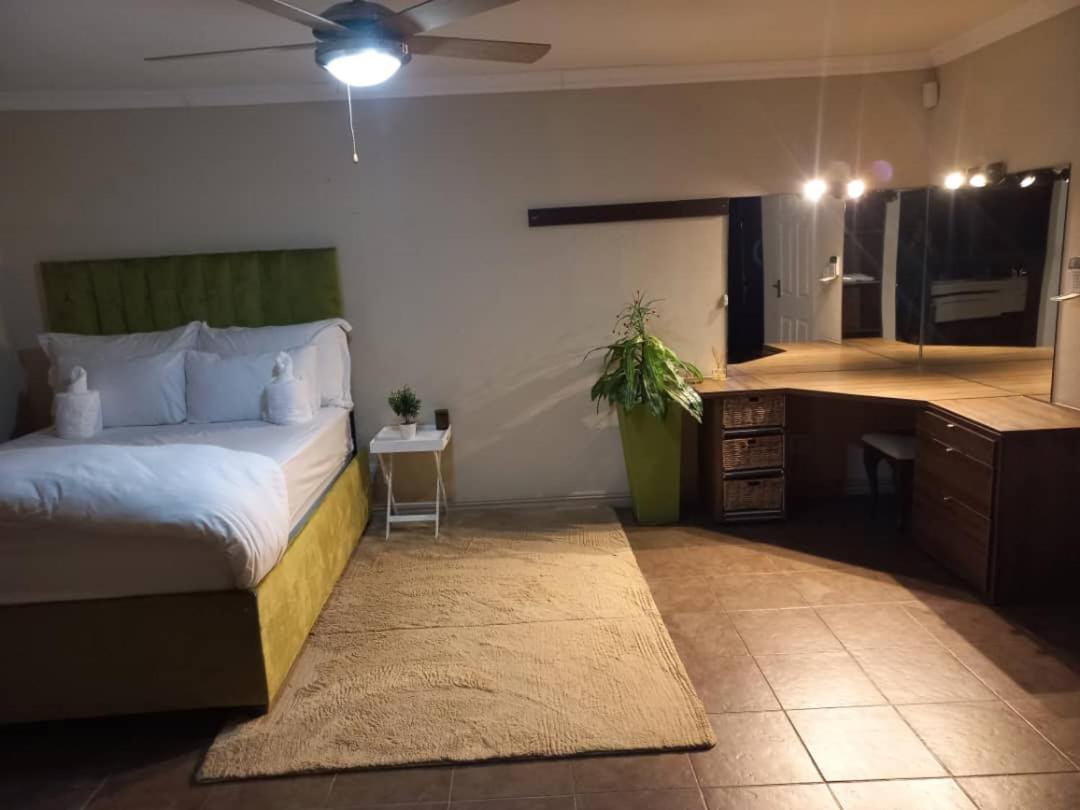 One-Bedroom House photo 2