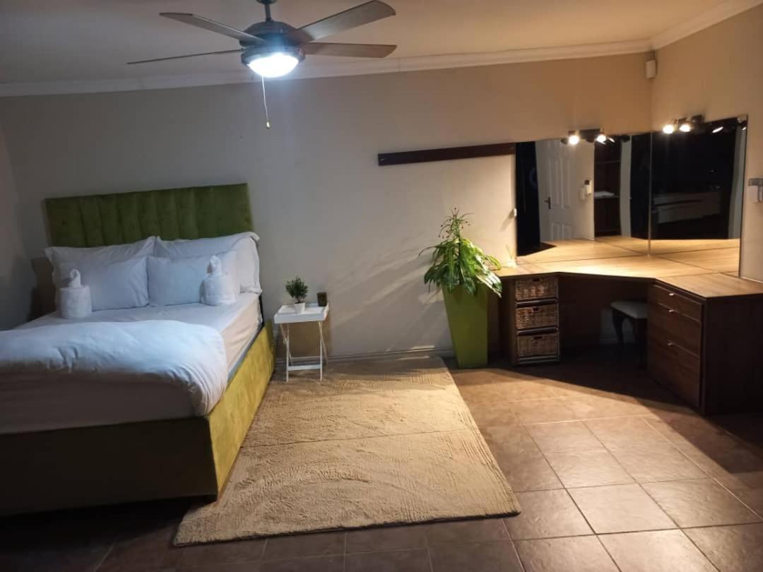 One-Bedroom House photo 3