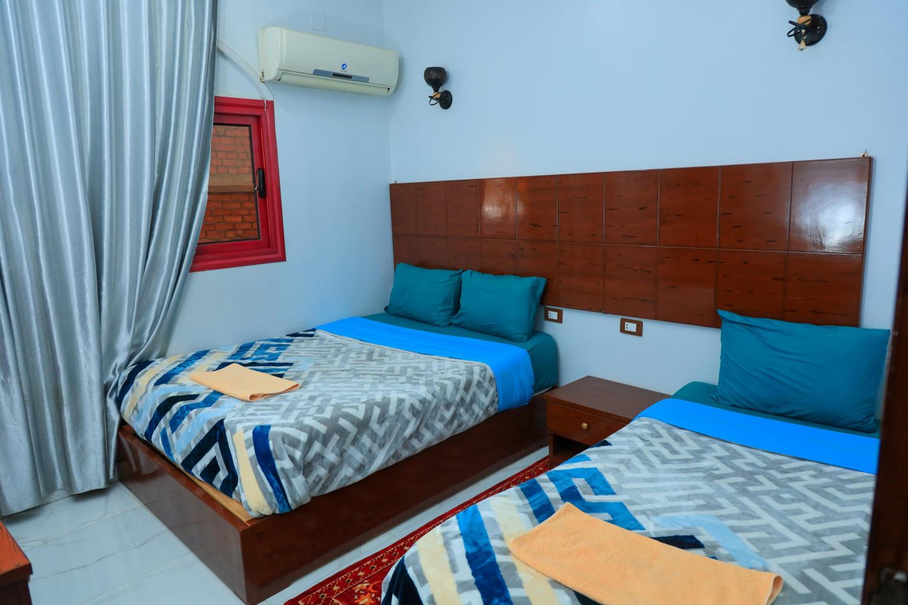 Economy Double Room - Photo 9