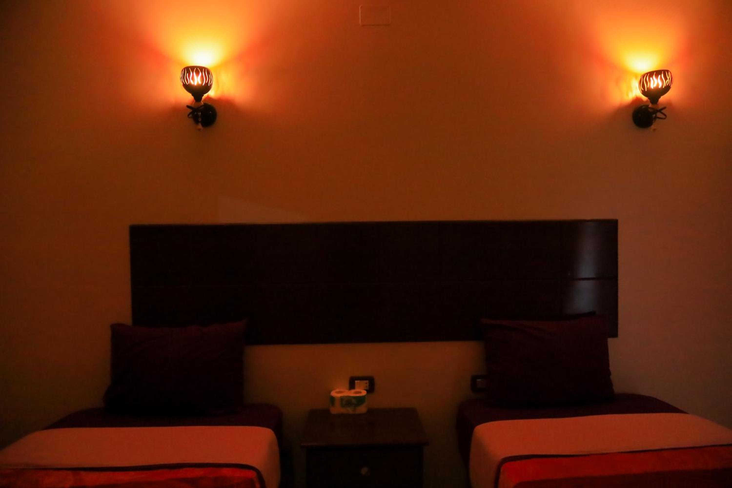 Budget Double Room - Photo 13