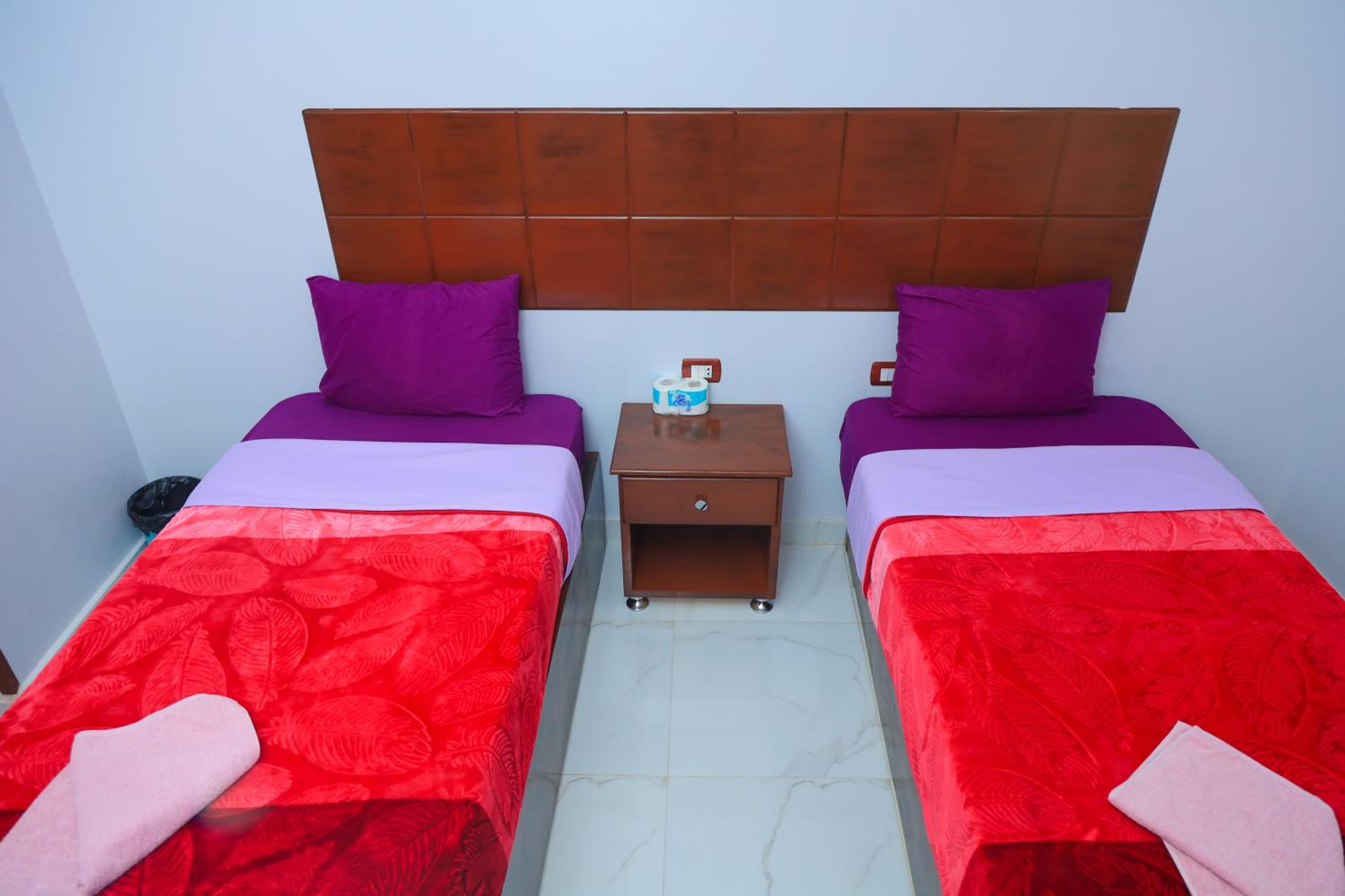Budget Double Room - Photo 14