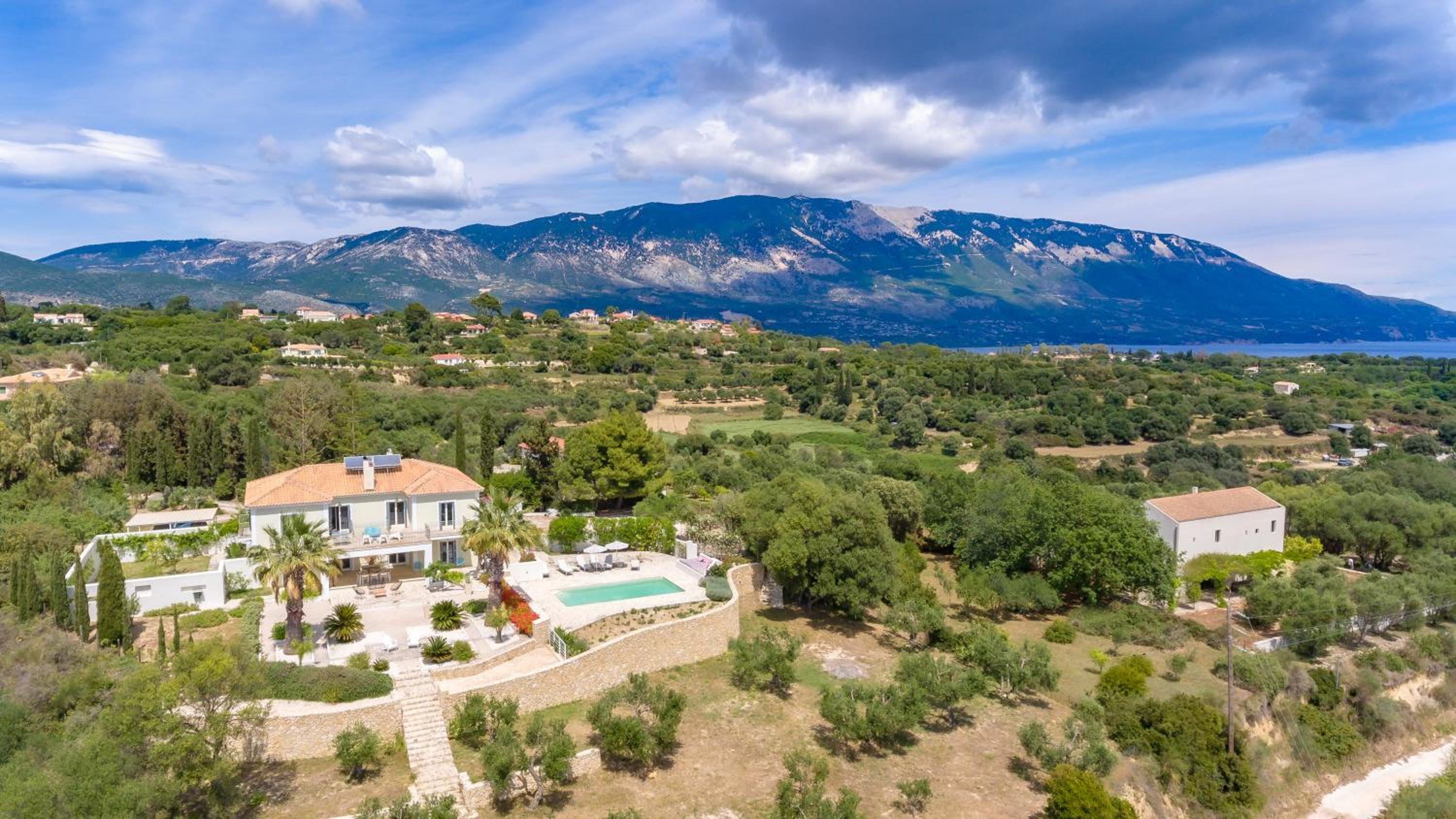Villa photo 3