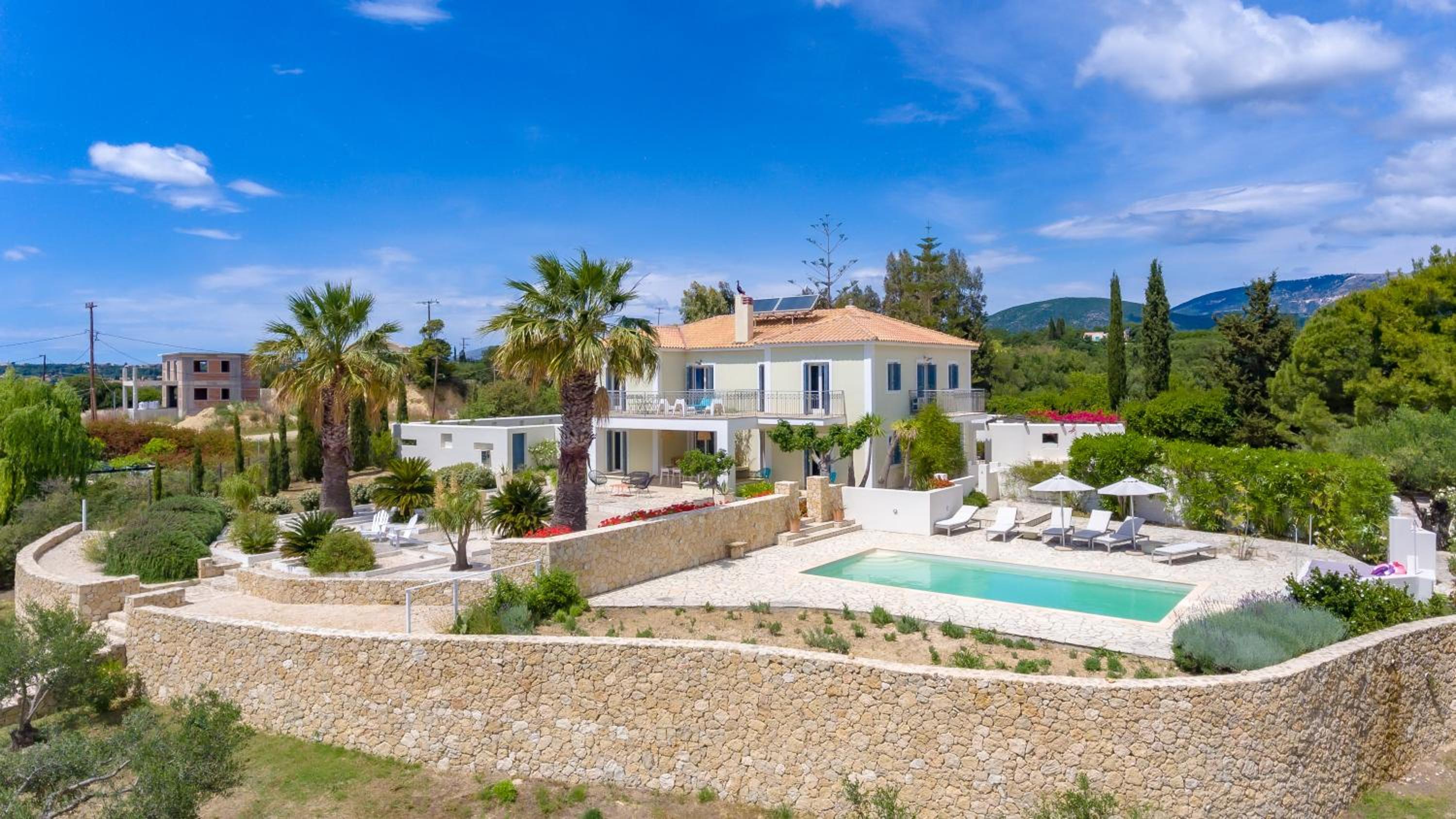 Villa photo 2