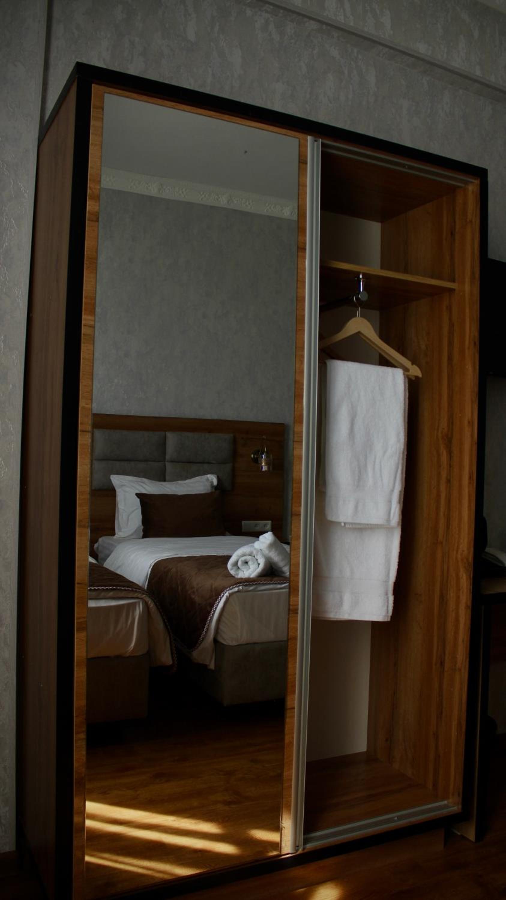 Twin Room - Photo 1