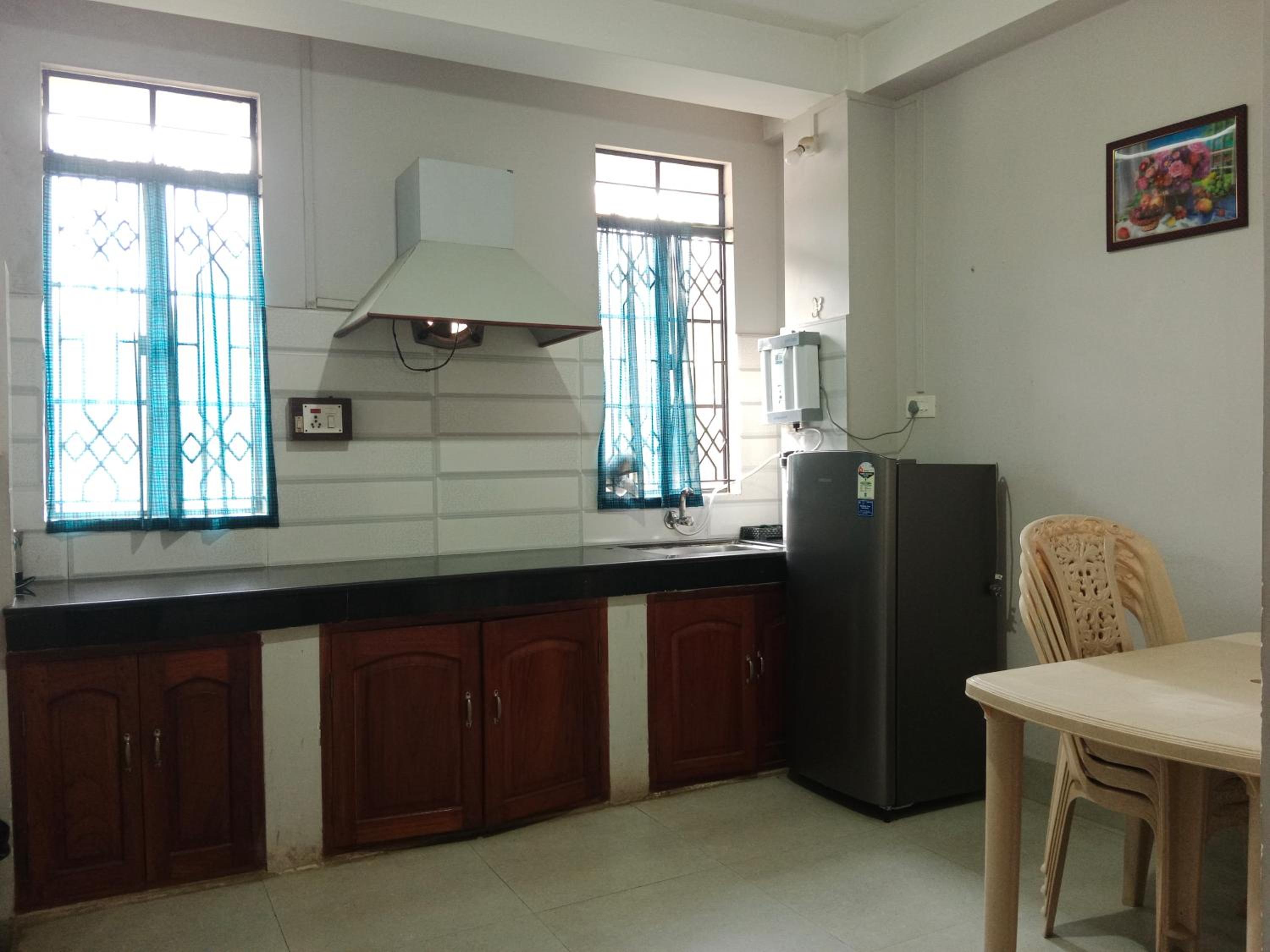 Two-Bedroom House - Photo 4