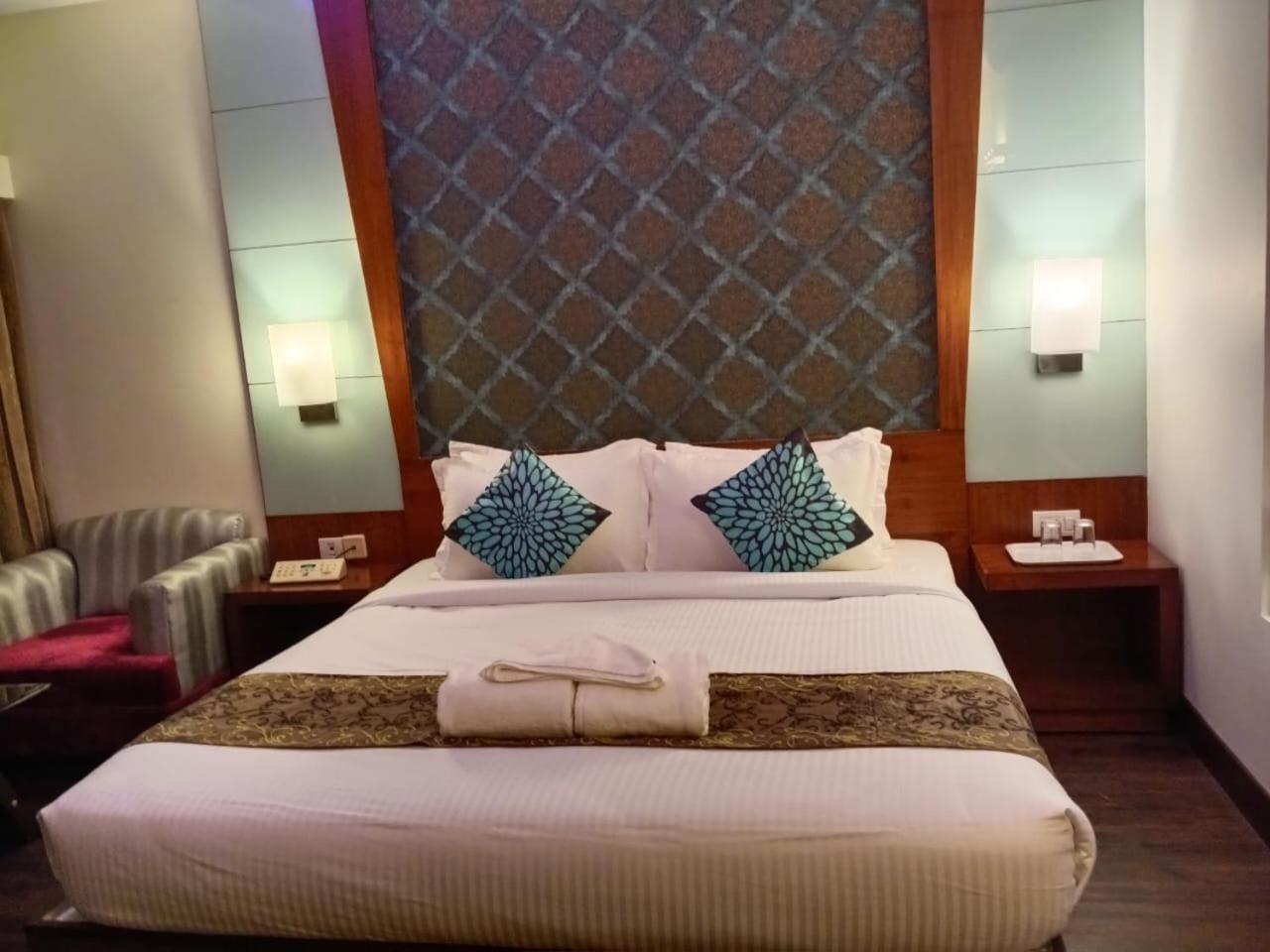Suite - Photo 1