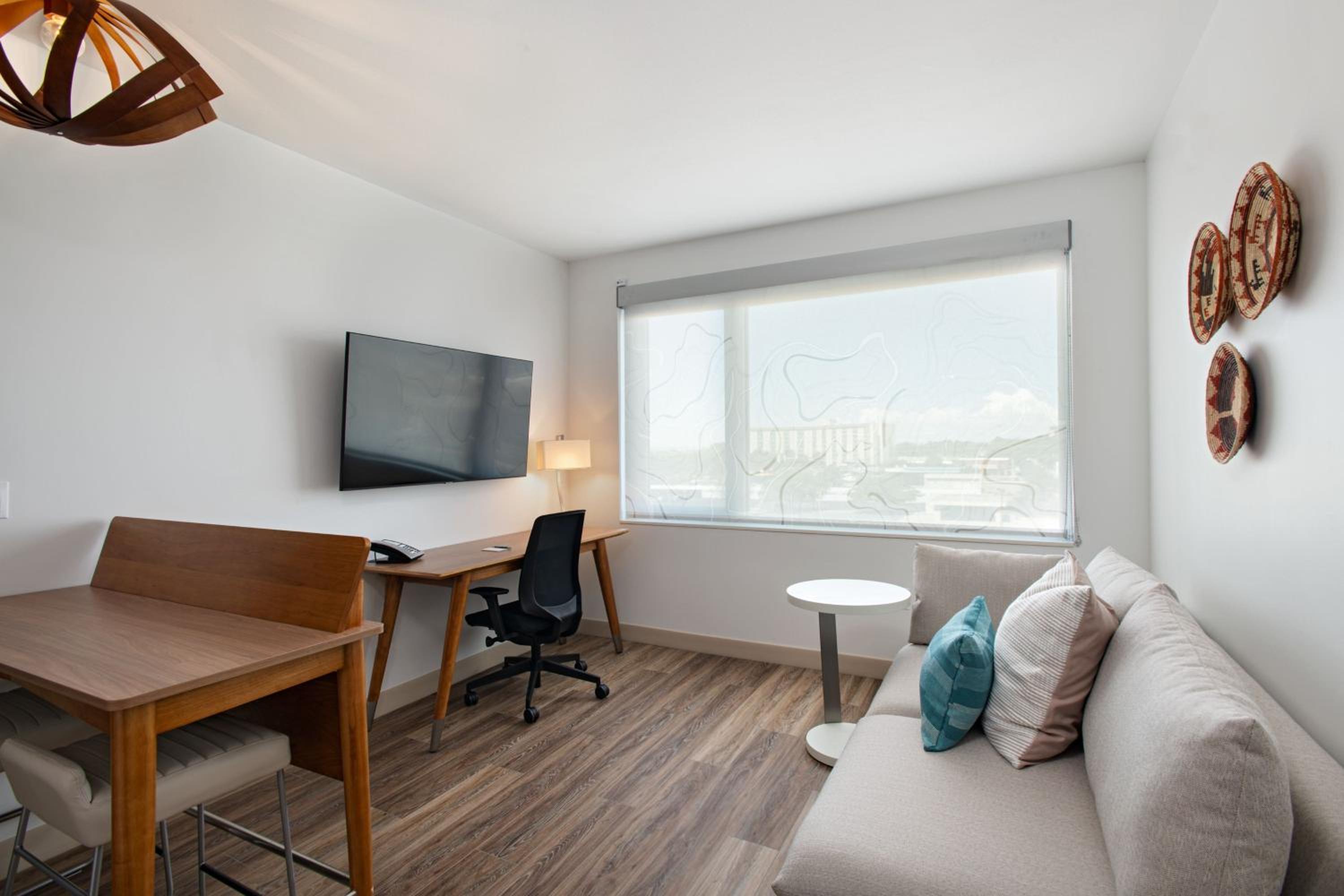 Conference King Suite with Sofa Bed - Photo 4