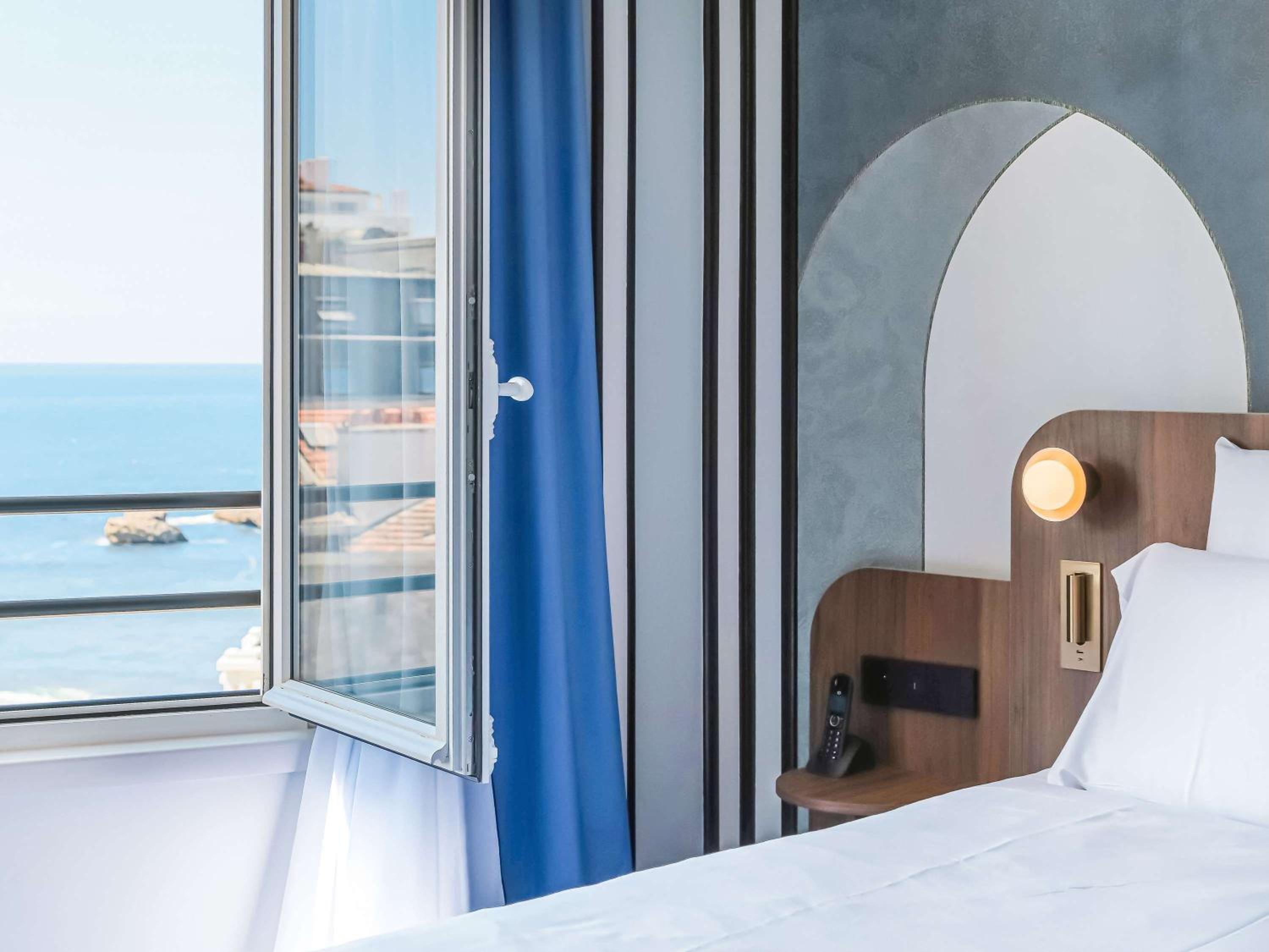 Deluxe Double Room with Ocean View - Photo 16