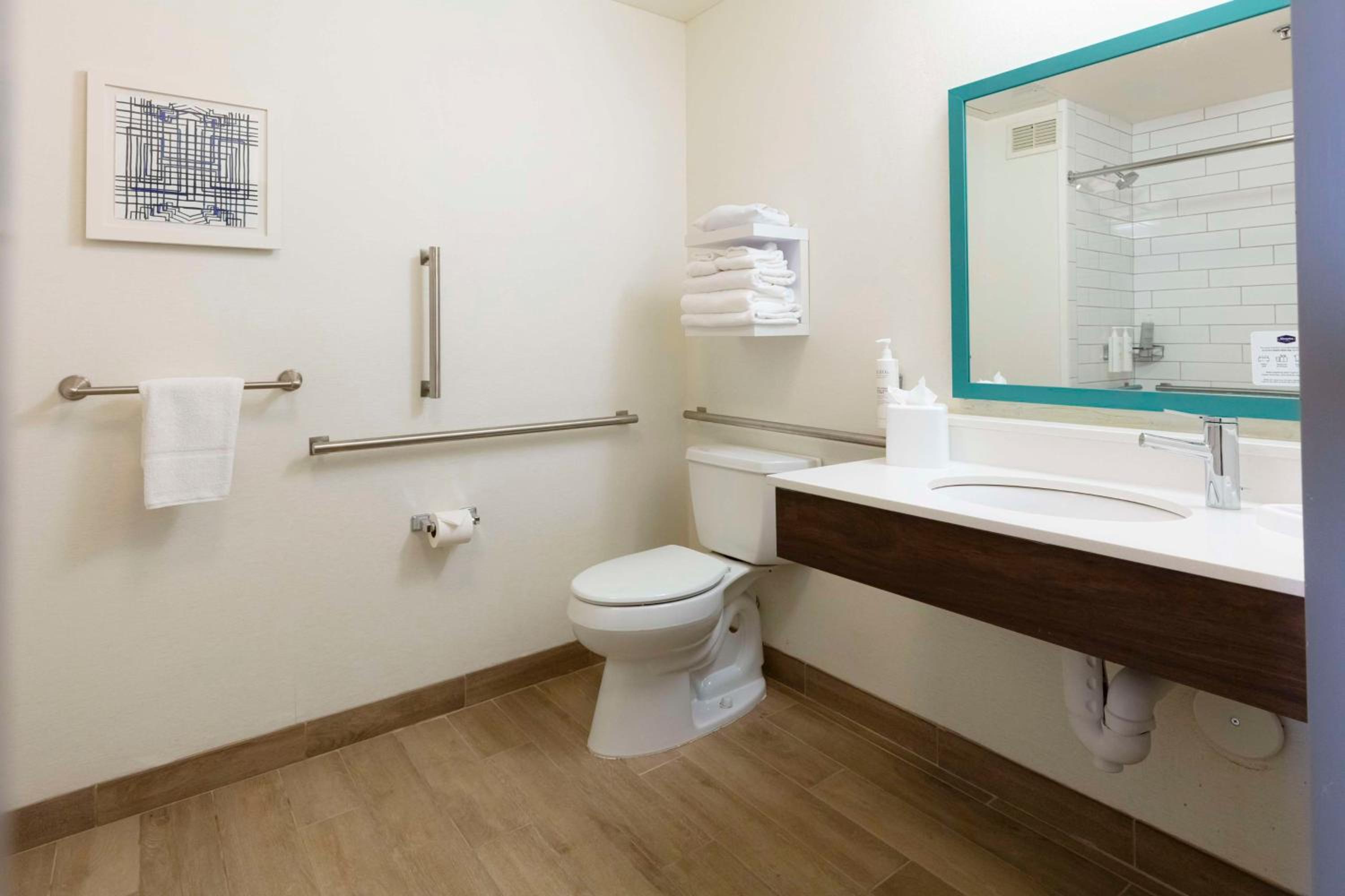 King Room - Mobility Access/Non-Smoking - Photo 6