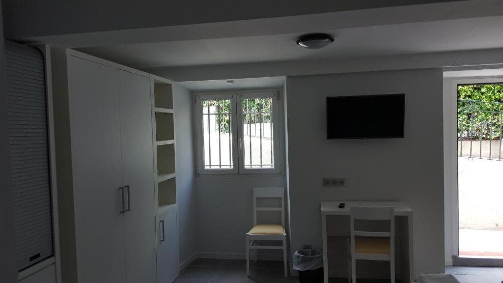 Quadruple Room with private bathroom - Partial Basement- parking side