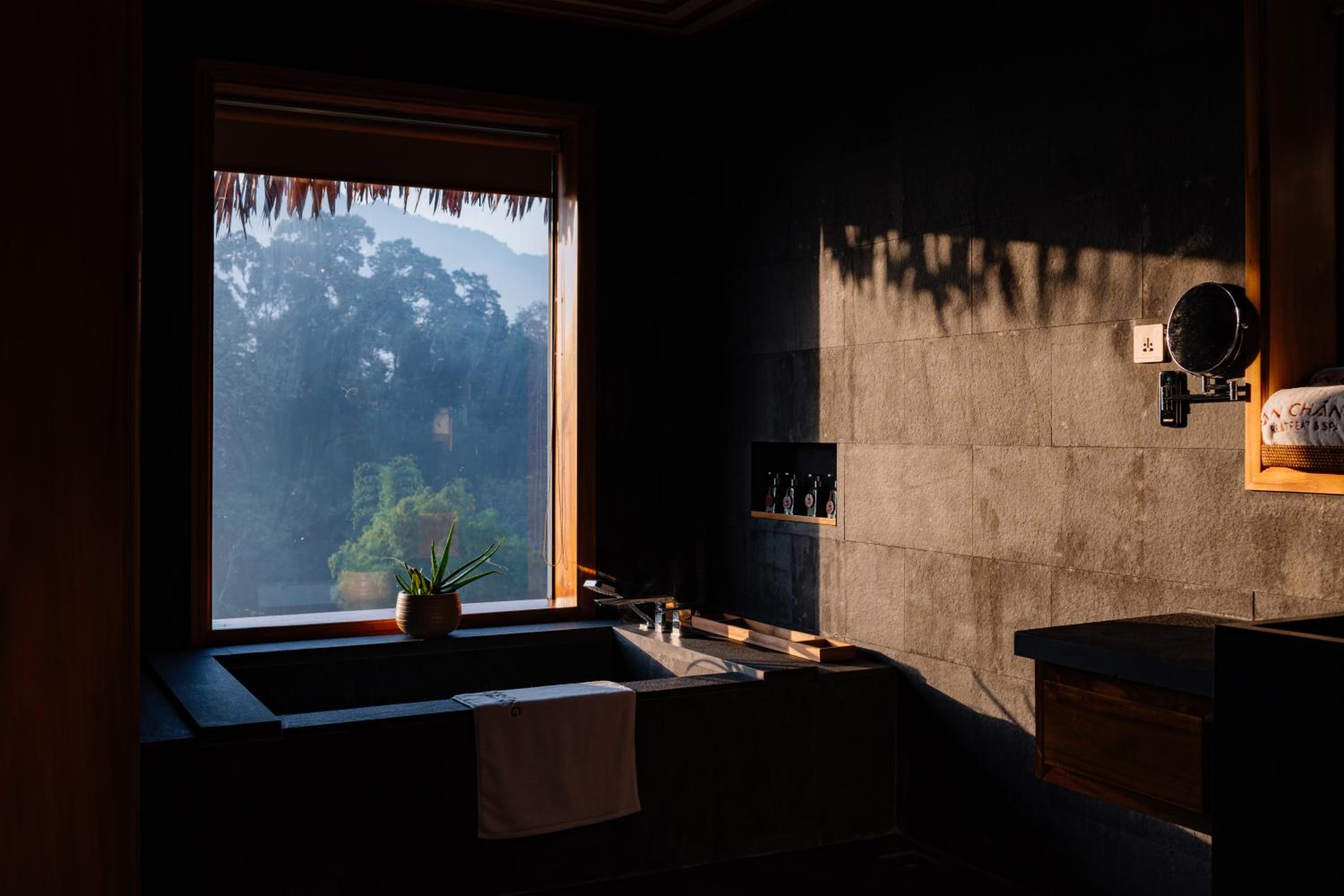Peony Mountain View Suite photo 3