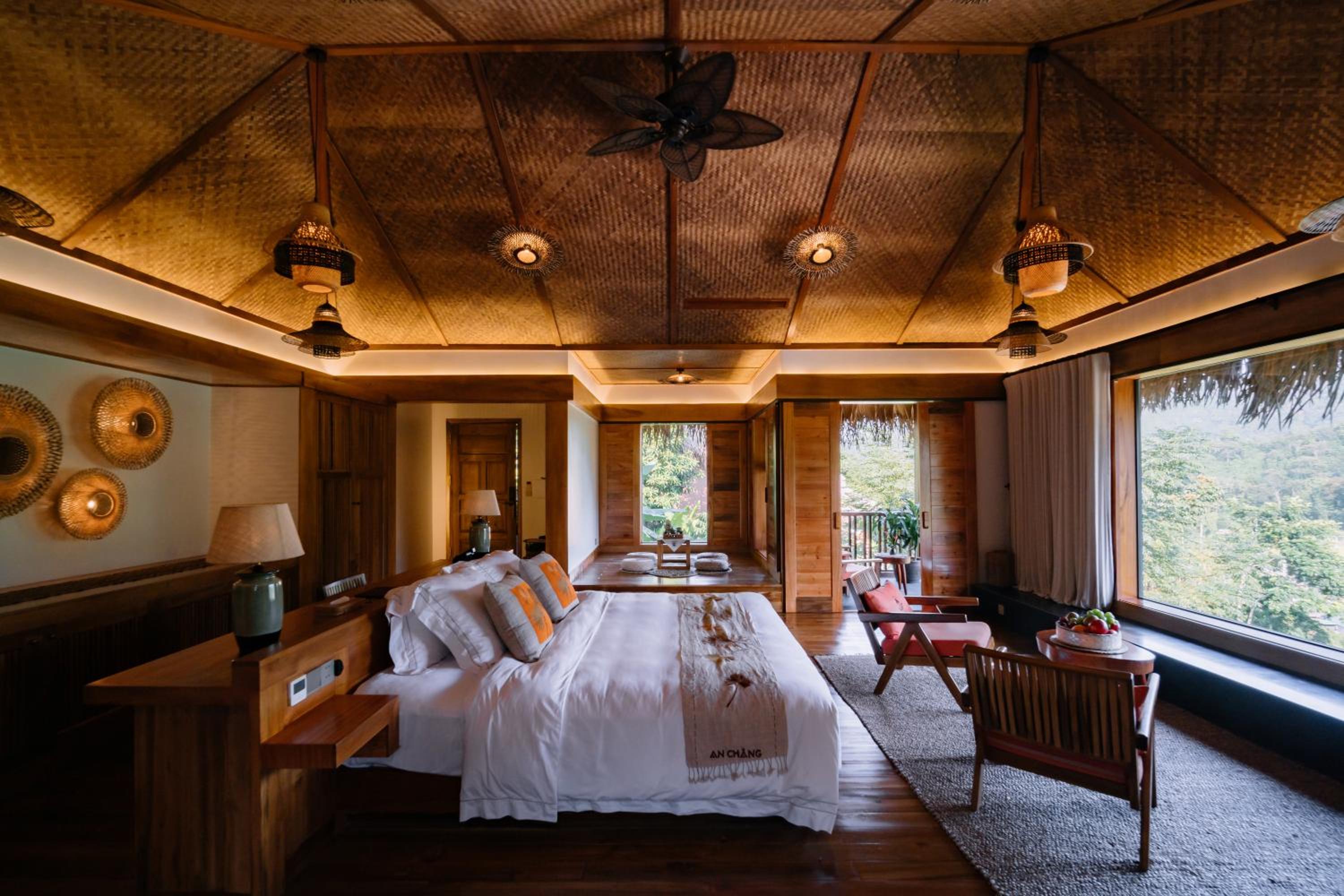 Peach Blossom Lake View Suite photo 1