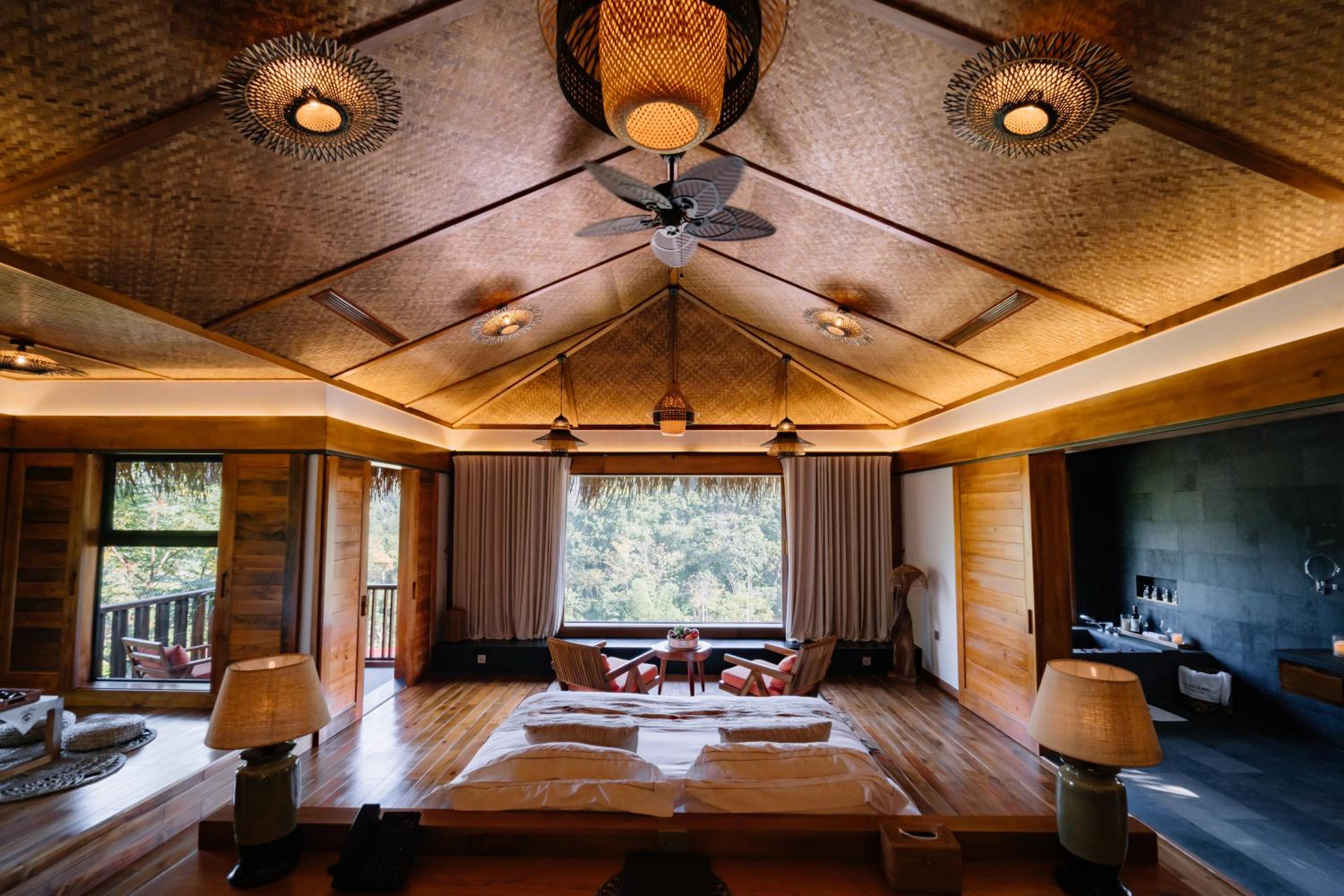 Peach Blossom Lake View Suite photo 3