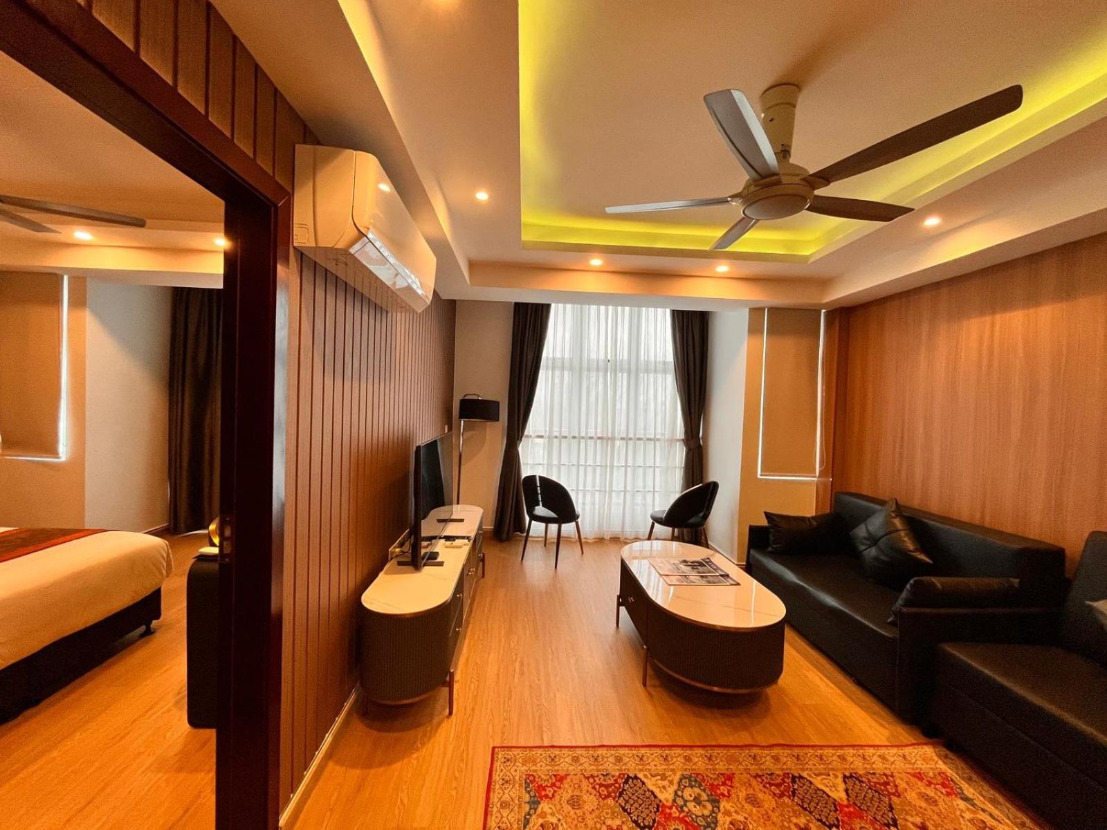 Deluxe Suite with Sea View photo 3