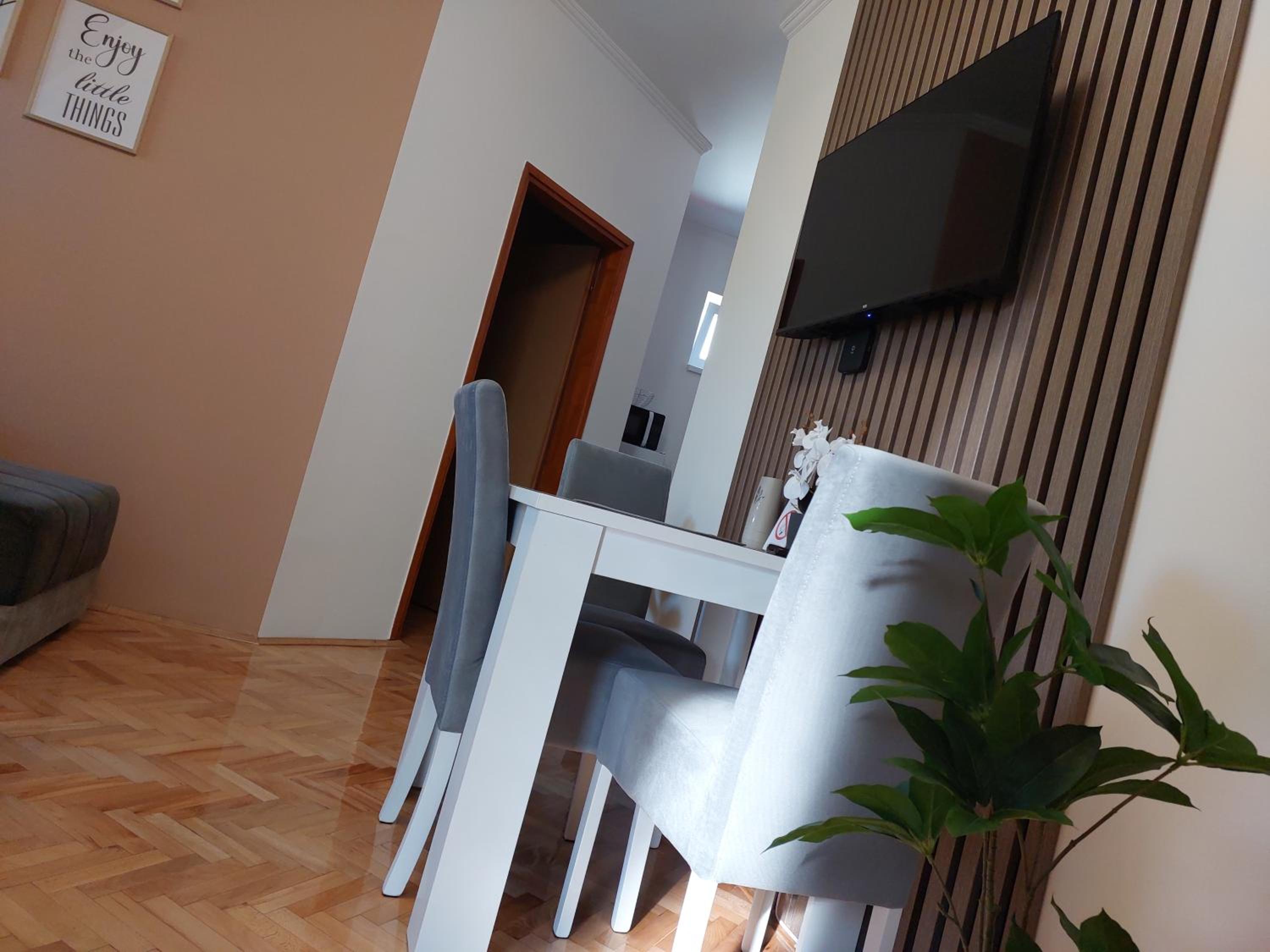 One-Bedroom Apartment photo 3