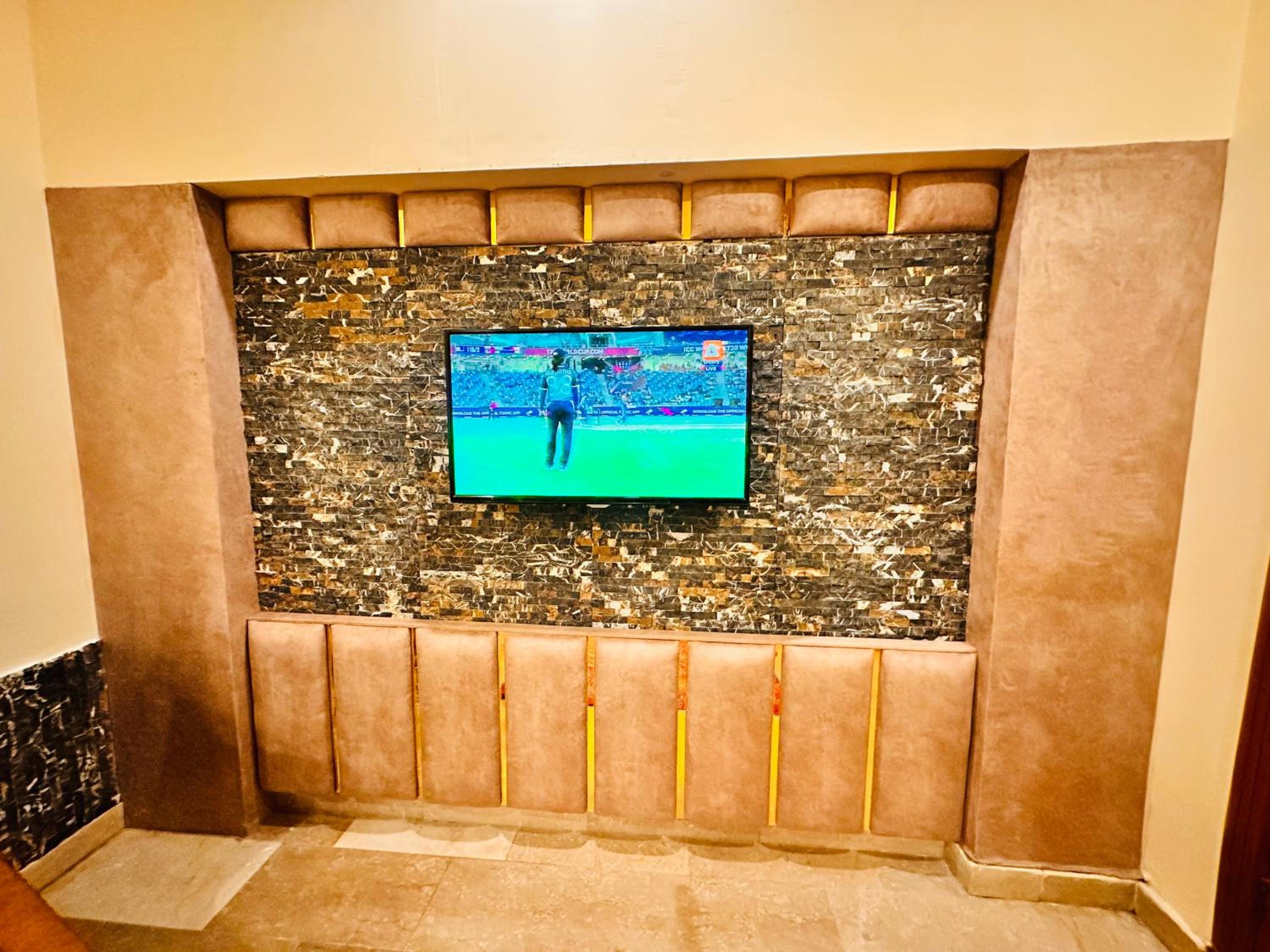 Deluxe King Room photo 3
