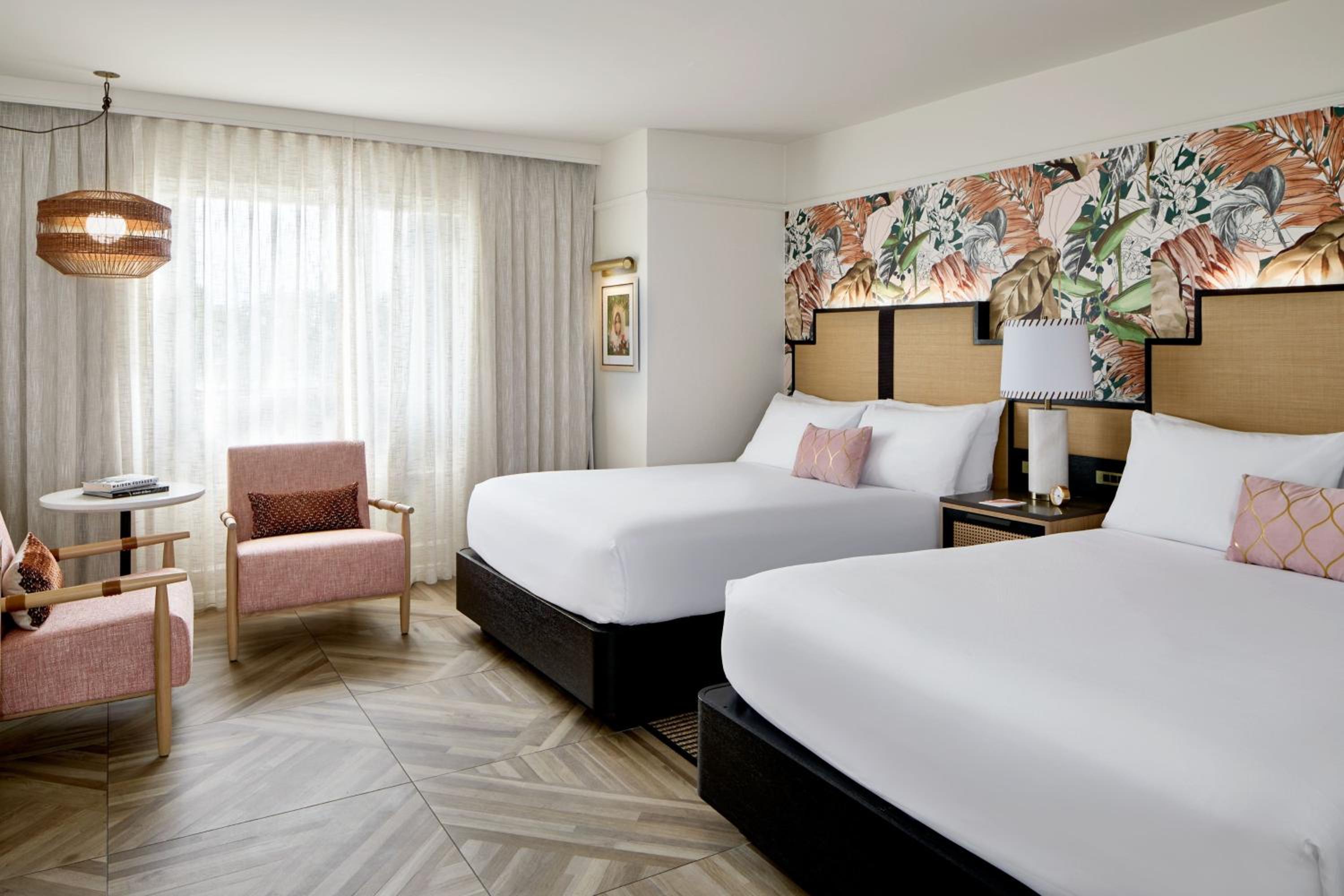 Queen Room with Two Queen Beds - Photo 20