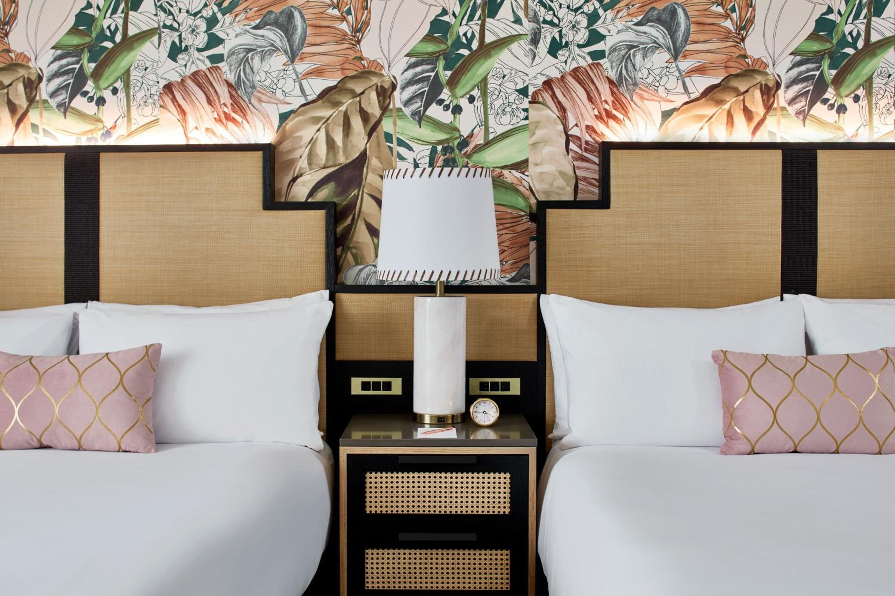 Queen Room with Two Queen Beds - Photo 18