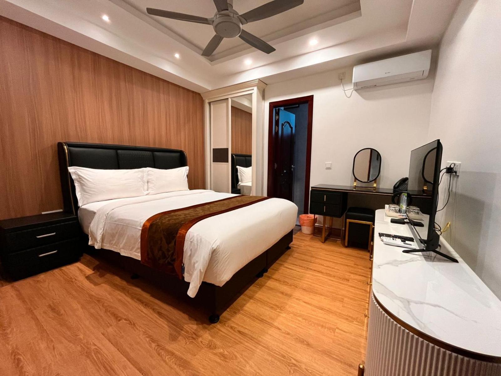 Deluxe Double Room - Photo 30