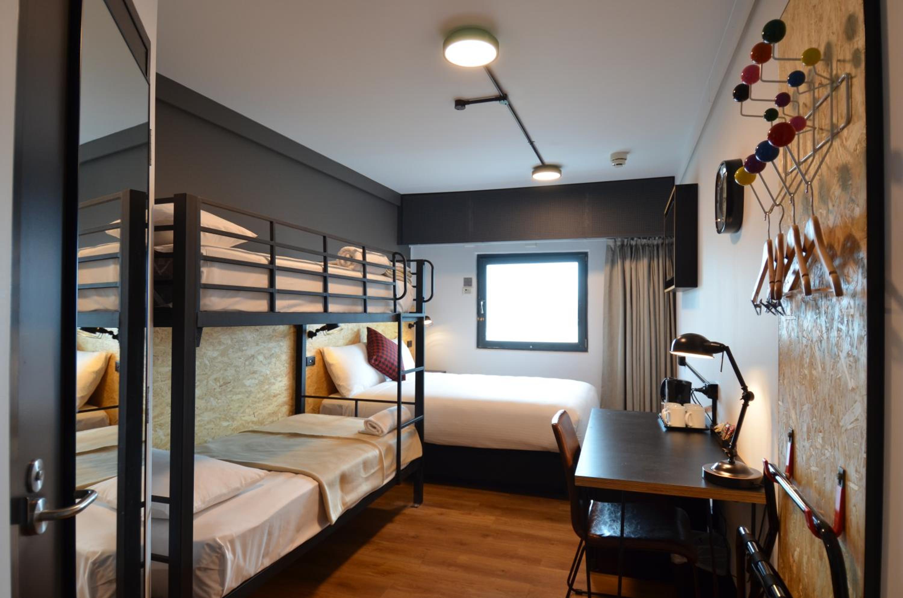 Family Room with 1 Queen Bed and 1 Bunk Bed photo 1