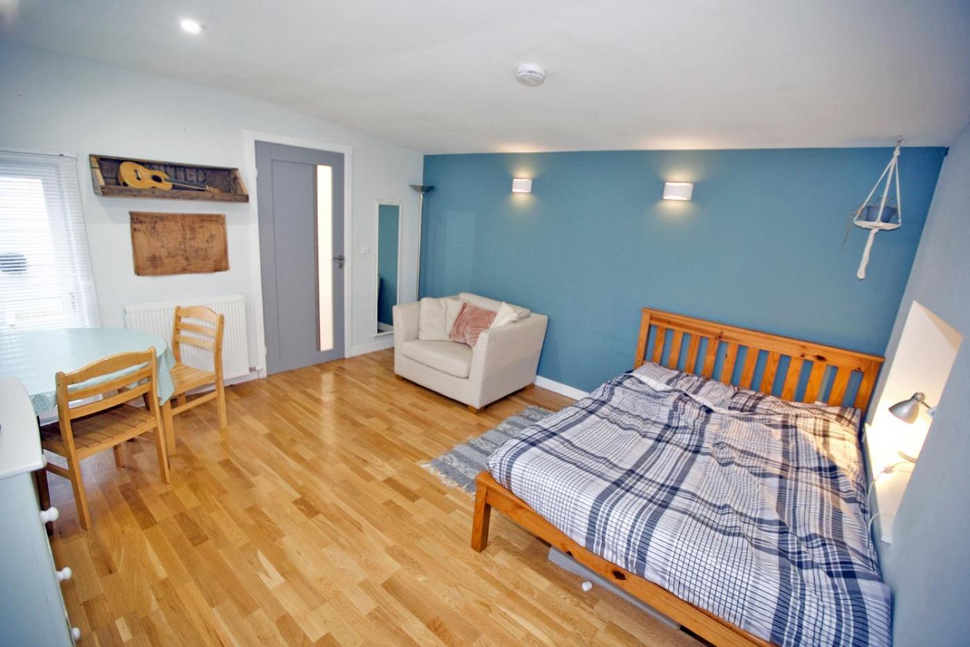 One-Bedroom House photo 1