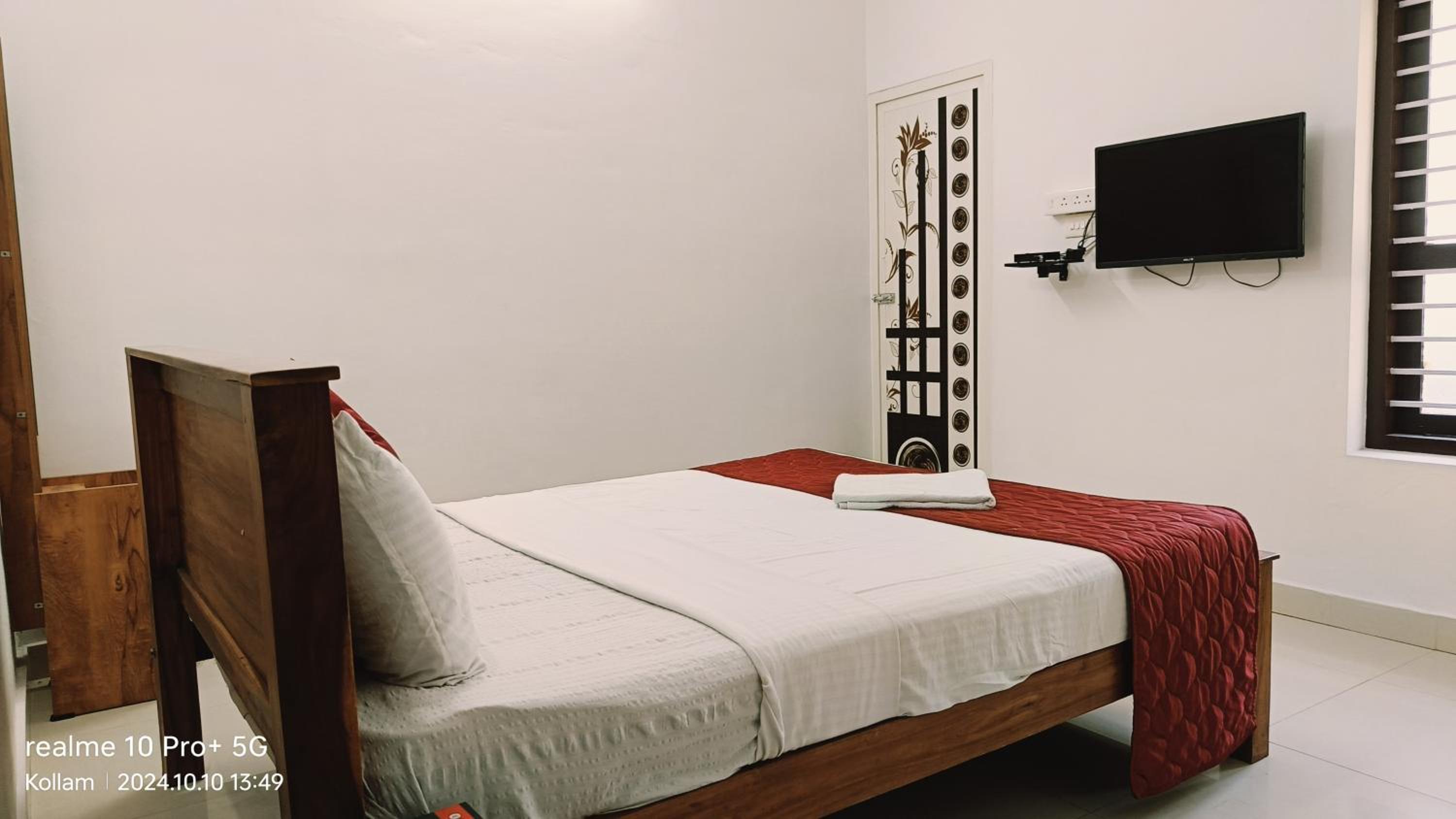 Budget Double Room photo 2