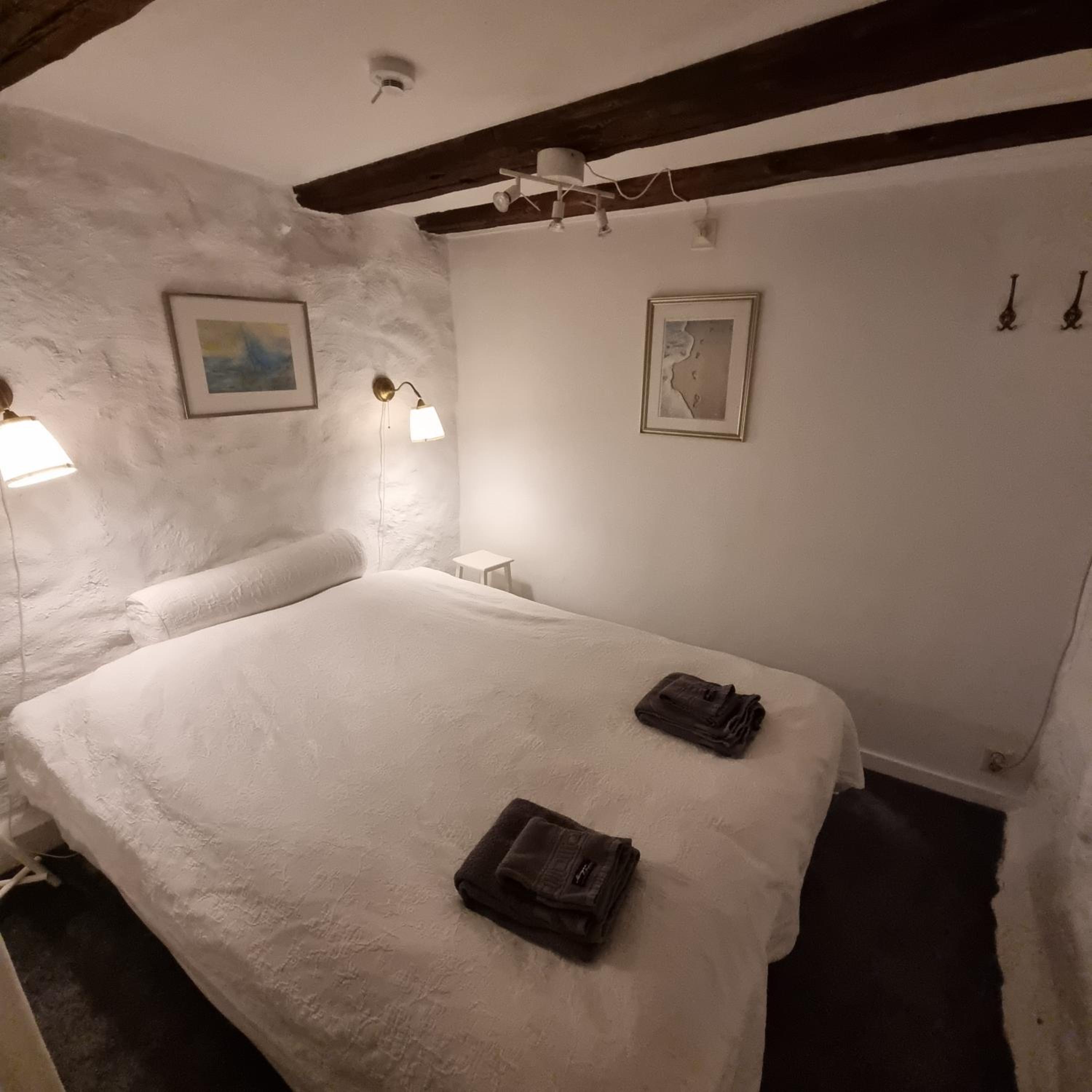 Standard Twin Room - Photo 5